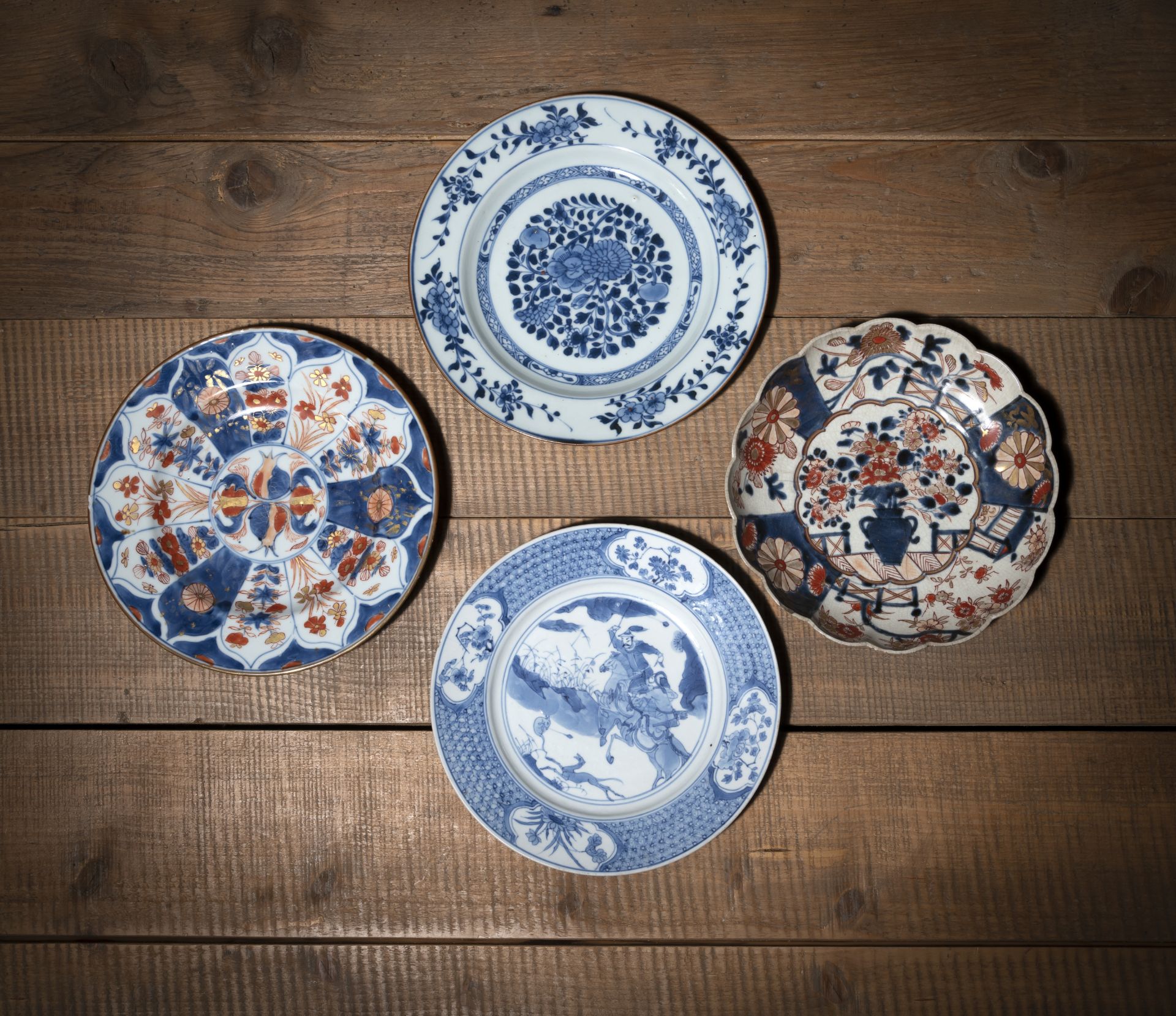 FOUR BLUE AND WHITE AND 'IMARI' PORCELAIN DISHES - Image 2 of 3