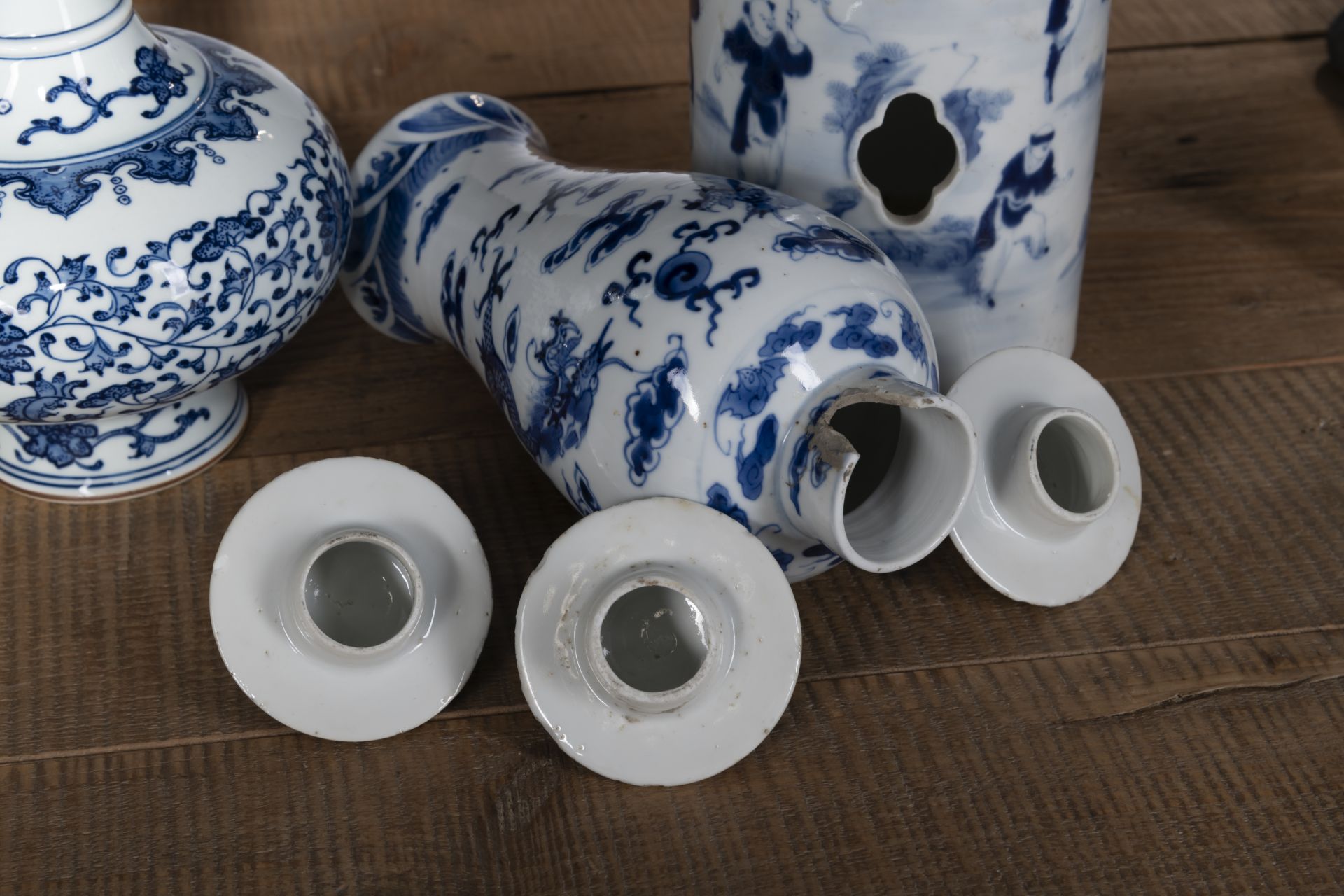 THREE BLUE AND WHITE PORCELAIN DRAGON VASES AND COVERS, A HAT STAND, AND A BOTTLE VASE - Image 6 of 6