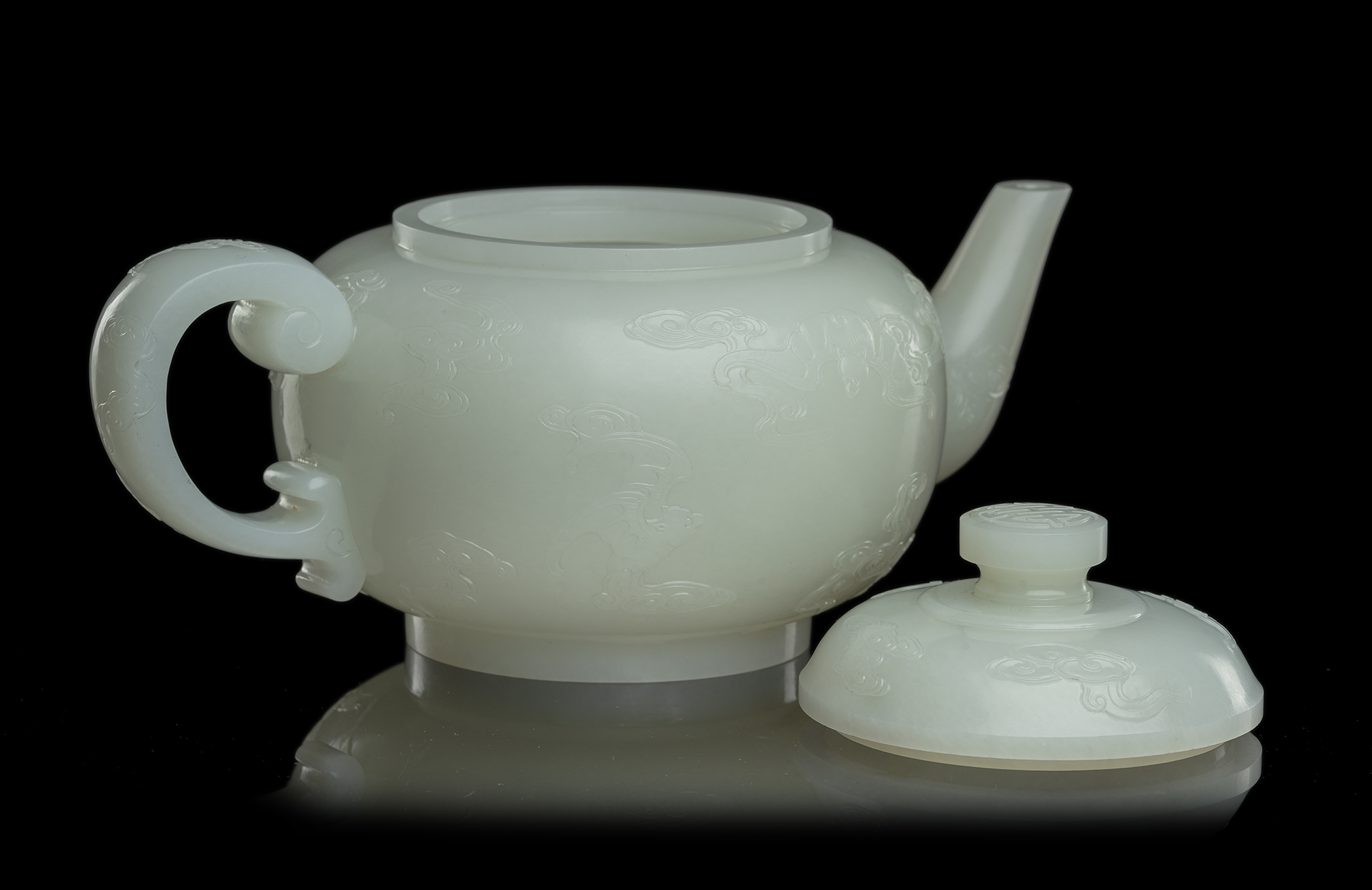 AN EXCEPTIONAL AND LARGE NEAR WHITE JADE TEAPOT AND COVER - Image 3 of 7