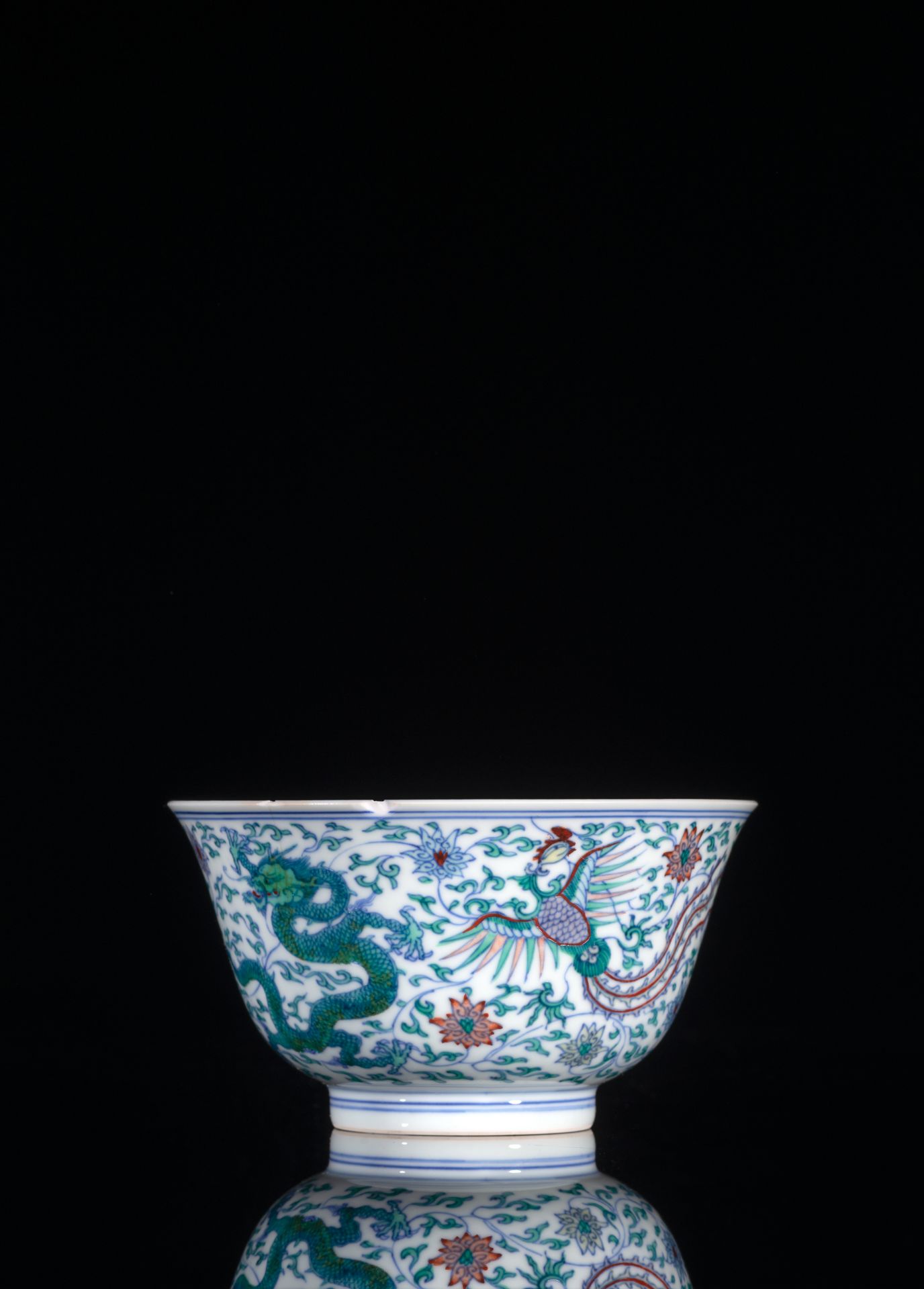 A FINE AND VERY RARE IMPERIAL DOUCAI DRAGON AND PHOENIX BOWL - Image 3 of 6