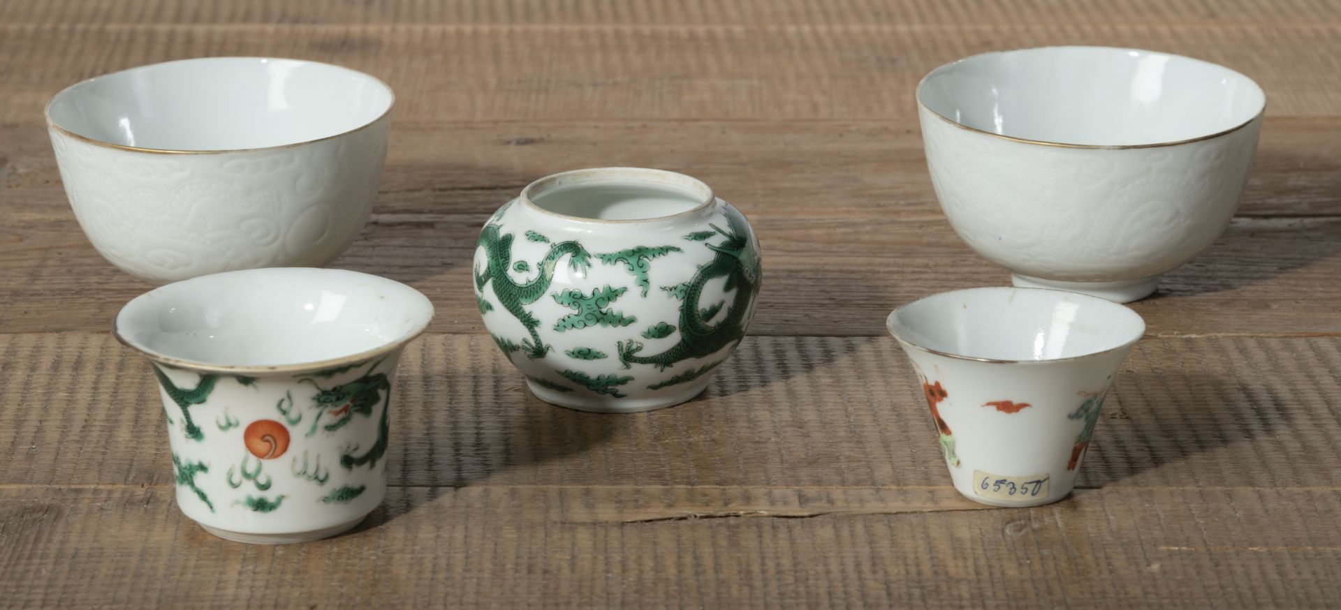 A PAIR OF DRAGON-INCISED PORCELAIN BOWLS, A TWO-PART SPITTOON, AND SMALL CUP - Image 3 of 5