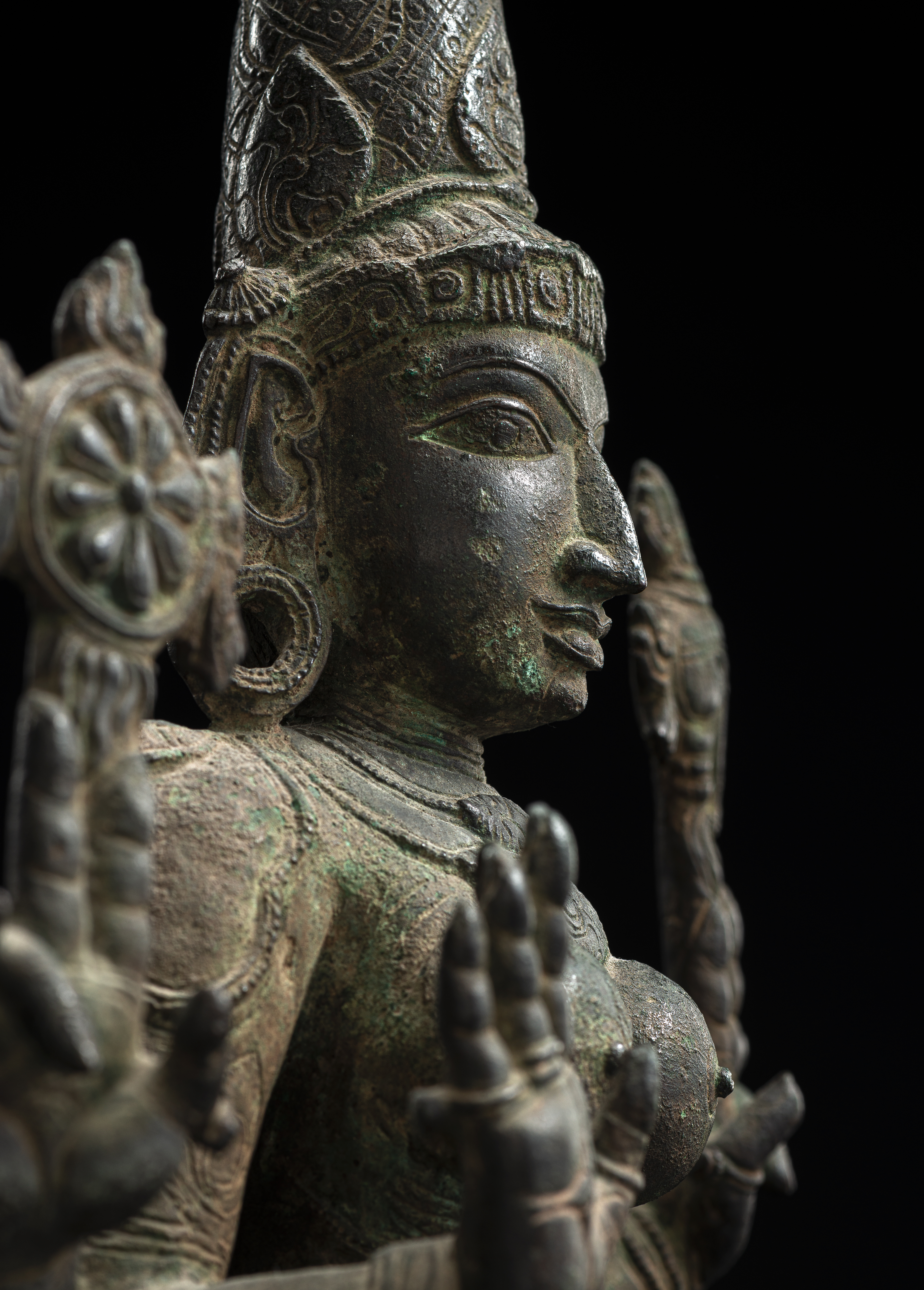 A FINE BRONZE FIGURE OF VAISHNAVI - Image 8 of 8