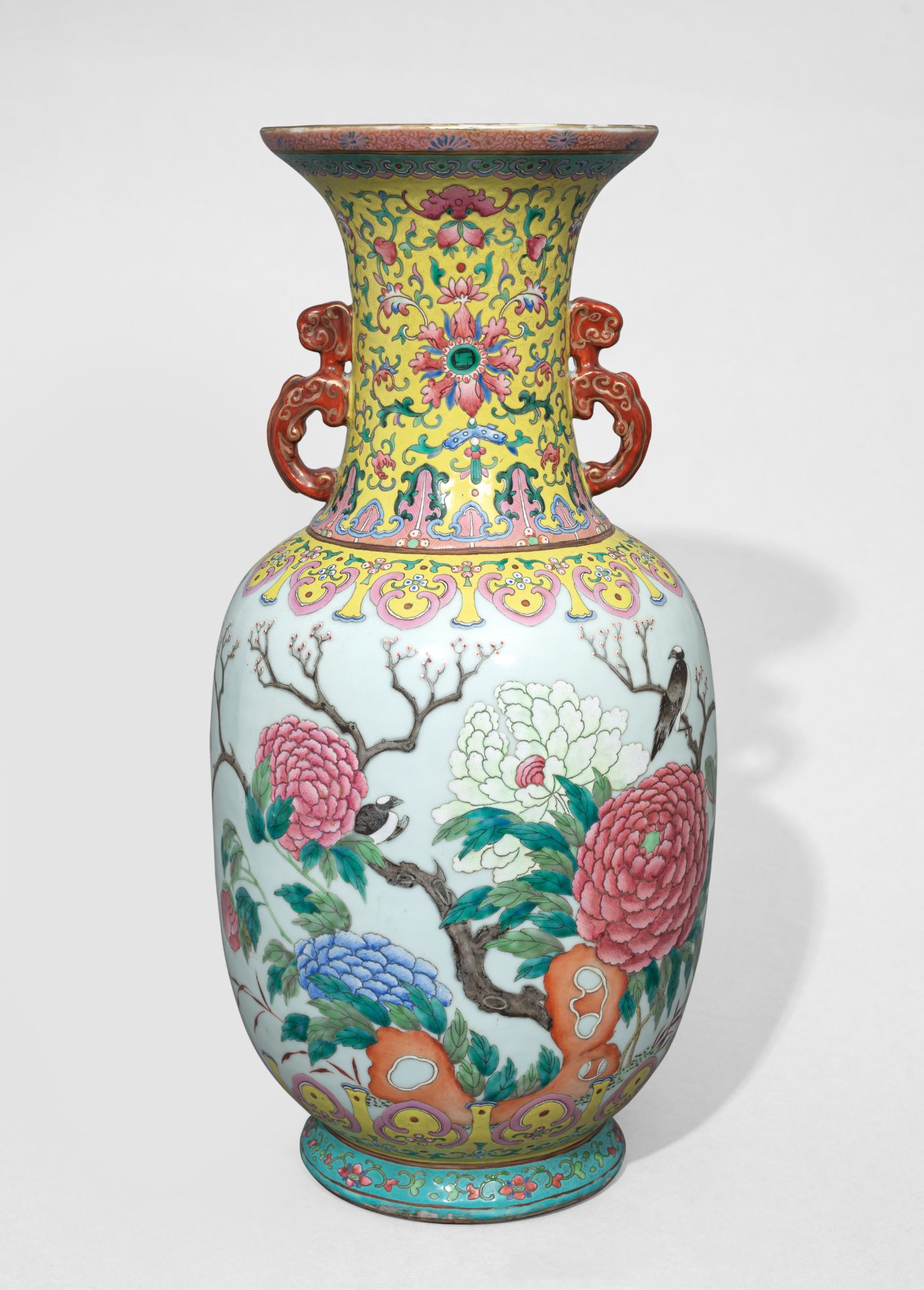 A FINE AND LARGE FAMILLE ROSE LOTUS AND FLOWER VASE