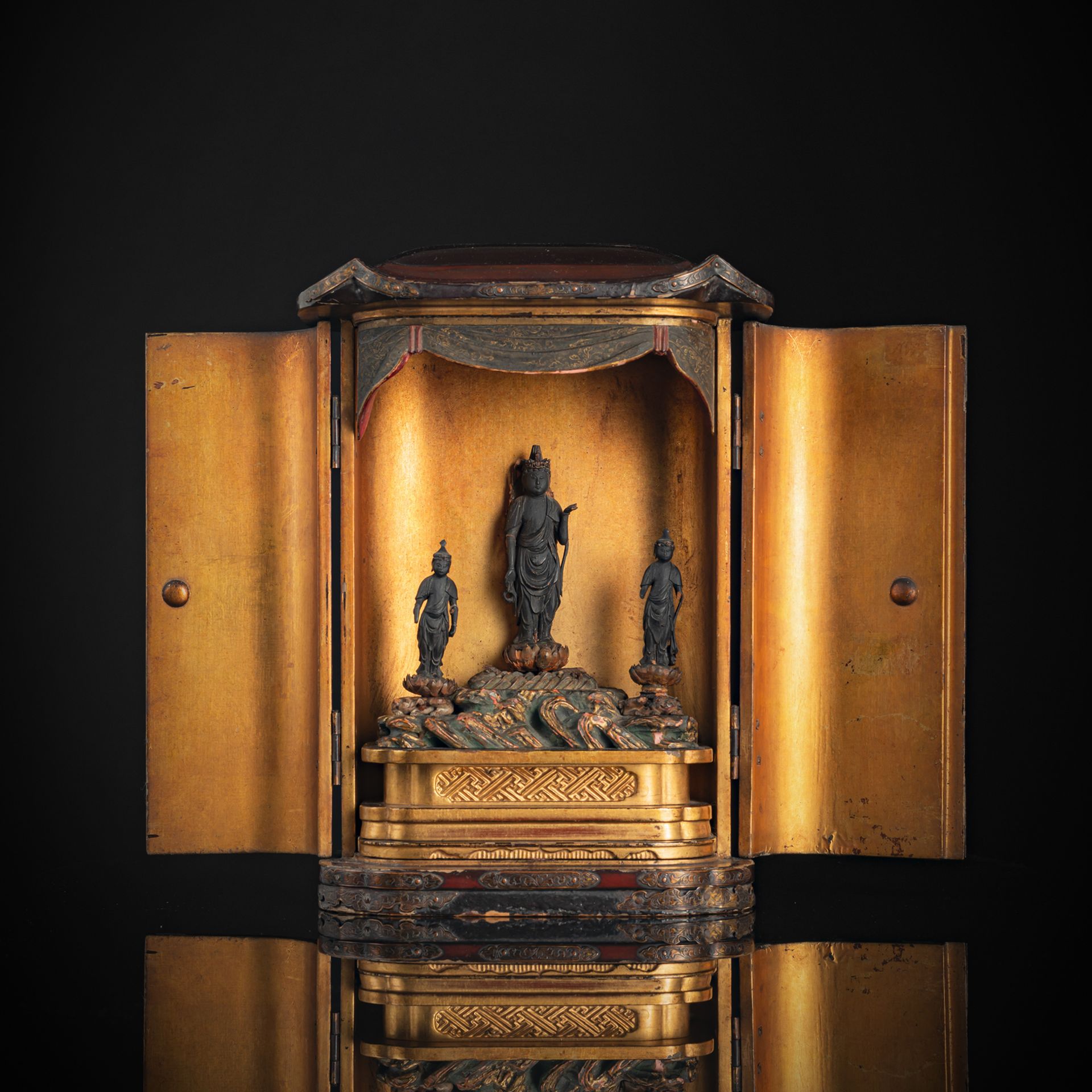 A GILT- , BLACK- AND RED LACQUERED WOOD PORTABLE SHRINE