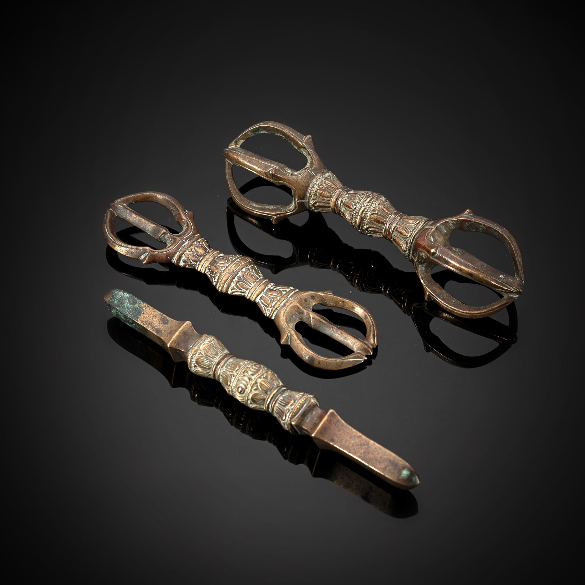 A SET OF THREE BRONZE VAJRA