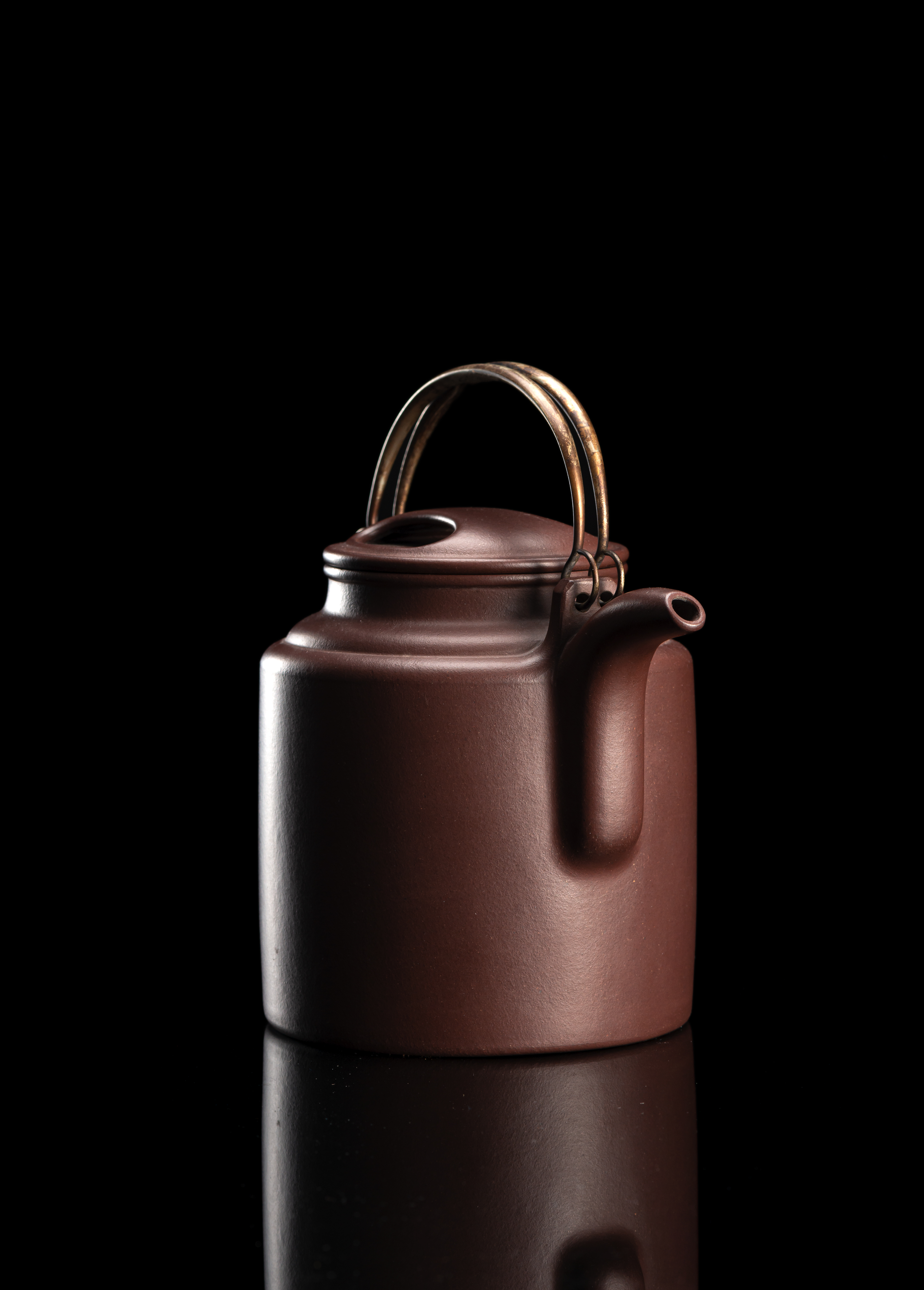 A FINE ZISHA STONEWARE CYLINDRICAL 'YANG TONG' TEAPOT AND COVER - Image 2 of 8