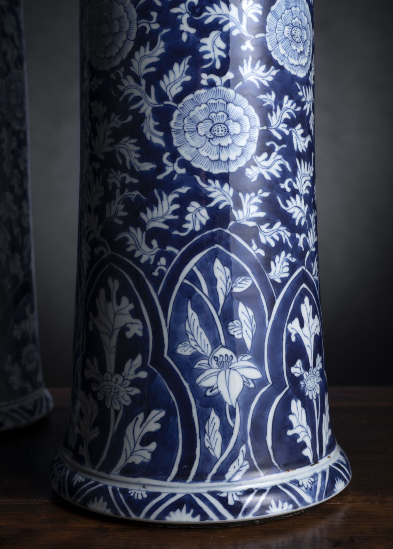 A FINE AND VERY RARE PAIR OF BLUE AND WHITE VASES WITH DIFFERENT FLOWERS SCROLLWORK FROM THE COLLEC - Image 5 of 7