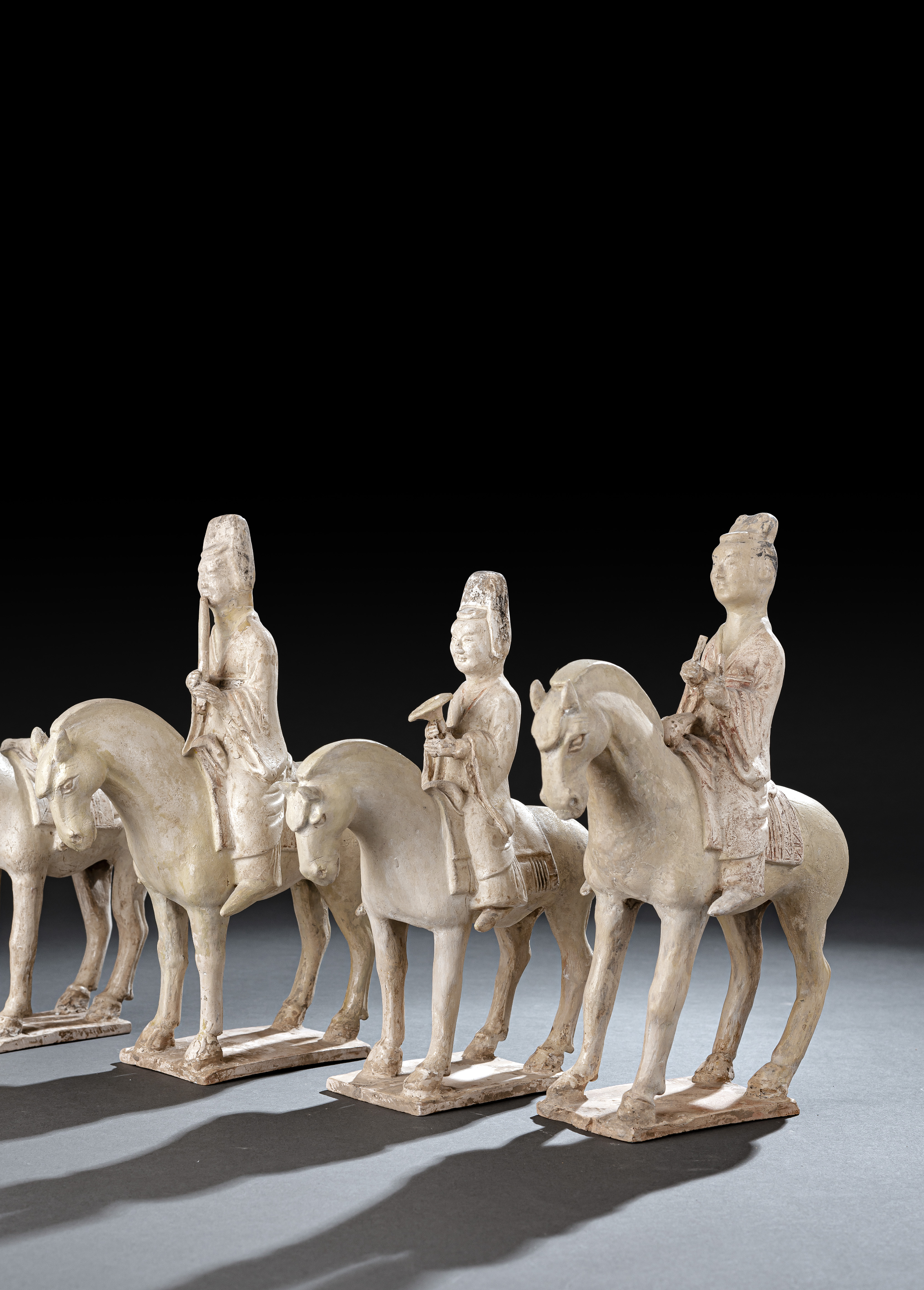 A GROUP OF FOUR STRAW-GLAZED EARTHENWARE HORSES AND RIDERS AND A HORSE - Image 4 of 4