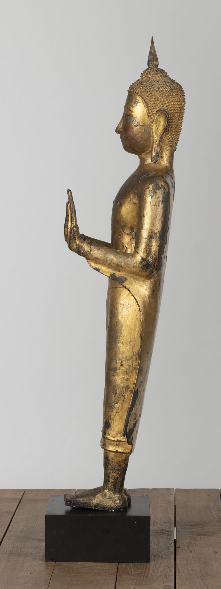 A GILT- AND BLACK-LACQUERED BRONZE FIGURE OF BUDDHA SHAKYAMUNI - Image 6 of 7