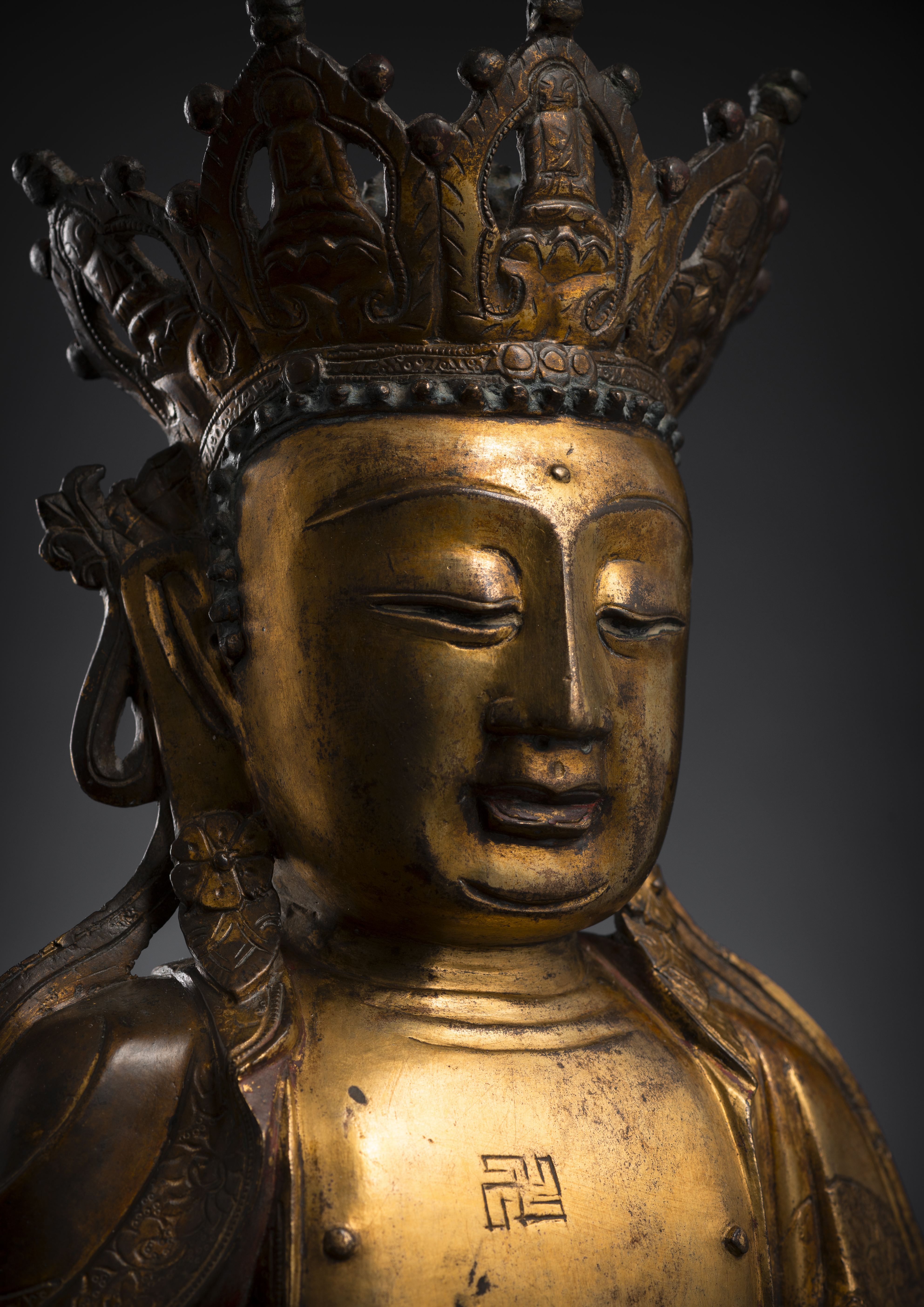 A GILT-BRONZE FIGURE OF THE BUDDHA PAREE - Image 3 of 3