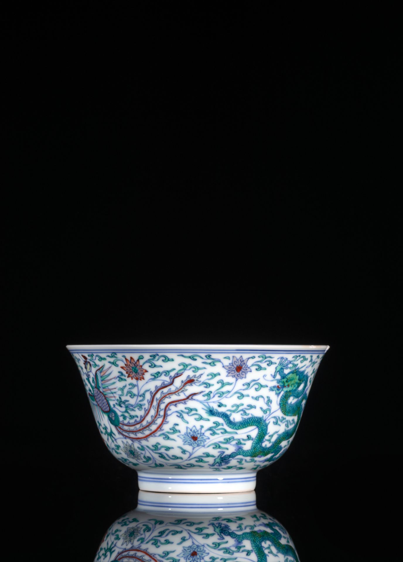 A FINE AND VERY RARE IMPERIAL DOUCAI DRAGON AND PHOENIX BOWL - Image 2 of 6