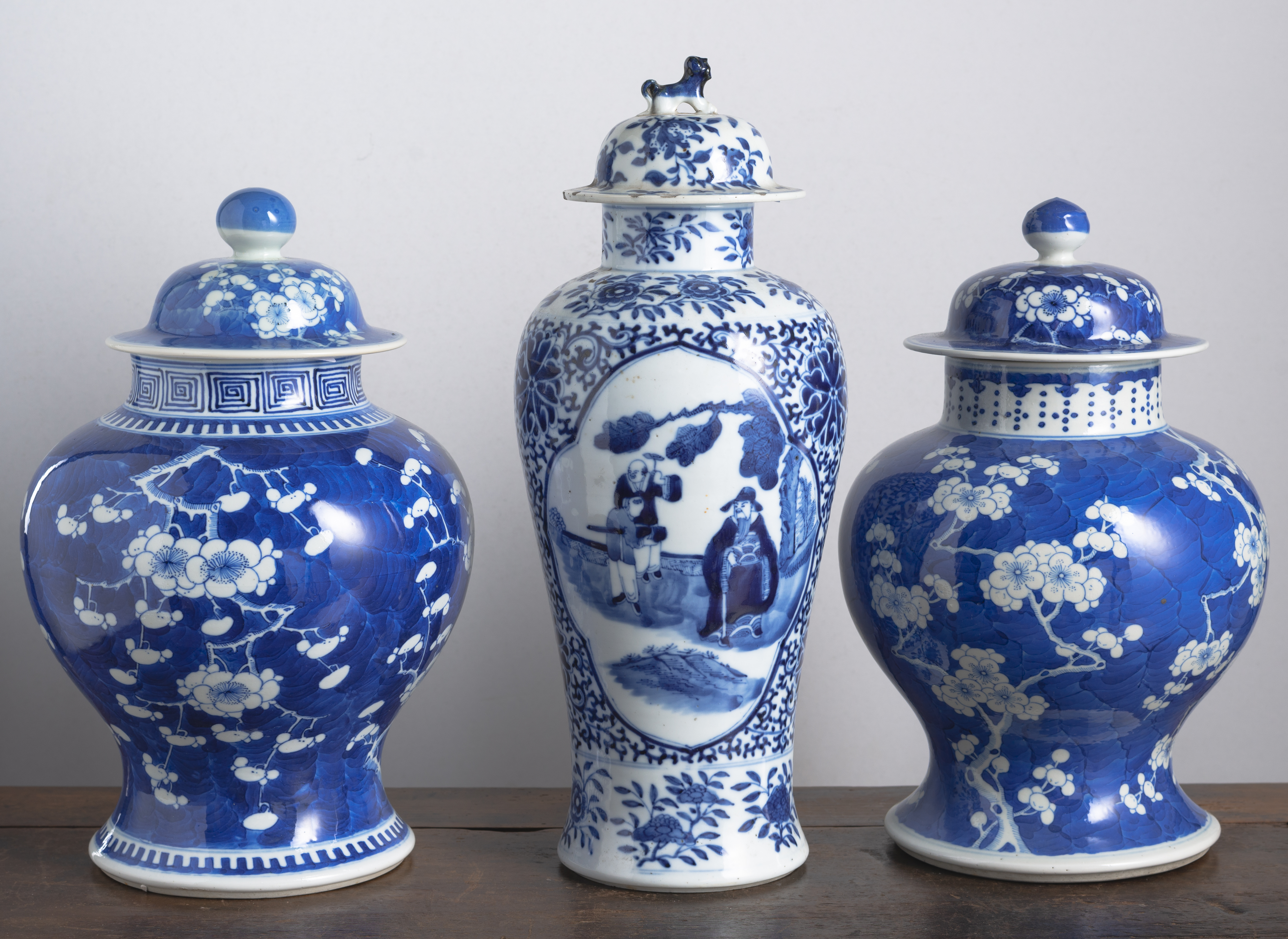 A PAIR OF BLUE AND WHITE PRUNUS PORCELAIN VASES AND COVERS AND AN ADDITIONAL VASE AND COVER - Image 2 of 3