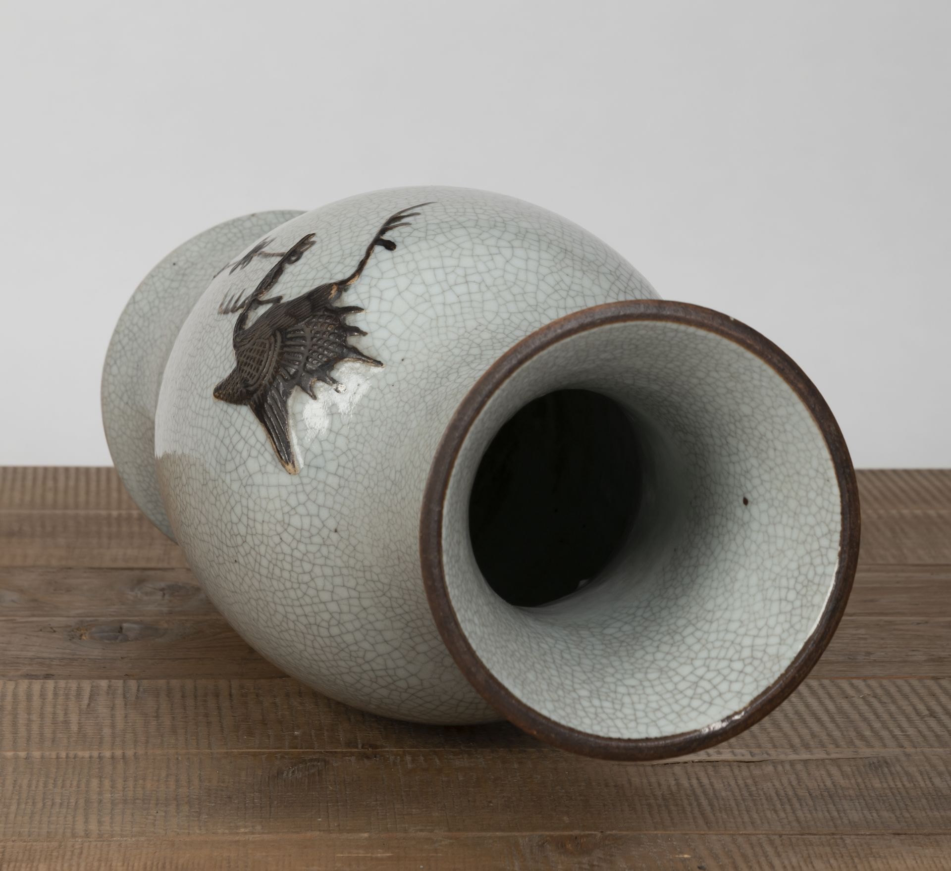 A CRACKLE-GLAZED DRAGON RELIEF VASE - Image 3 of 4