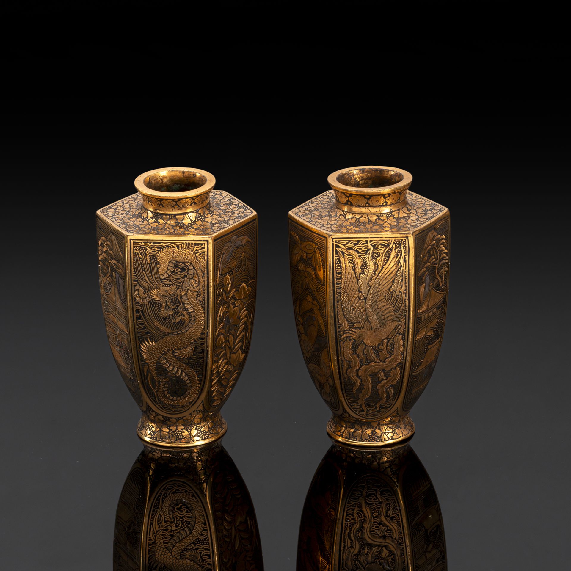 A PAIR OF KOMAI STYLE MINIATURE VASES WITH GOLD AND SILVER INLAYS
