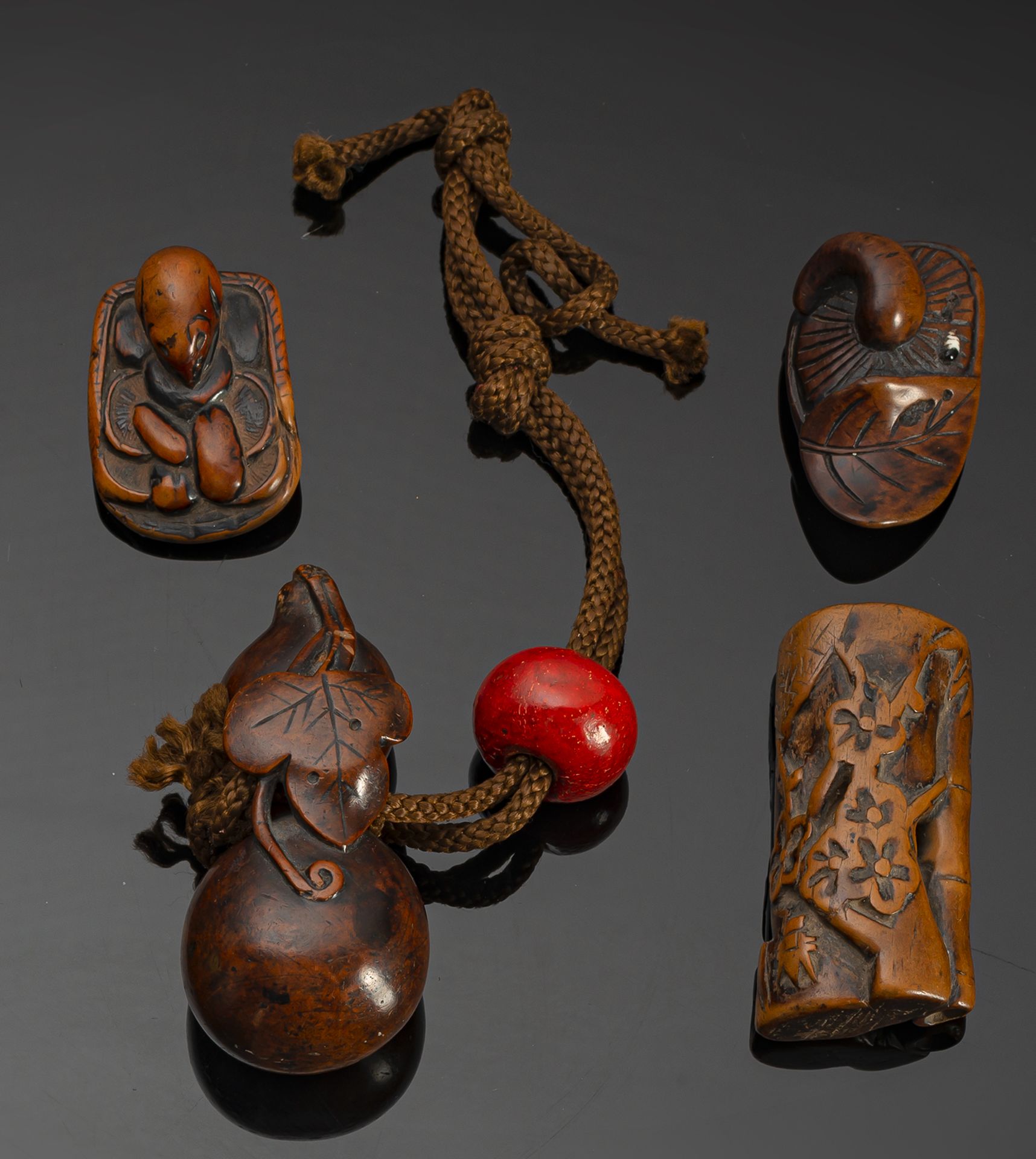 A GROUP OF WOOD AND BOXWOOD NETSUKE WITH GOURD, MUSHROOMS