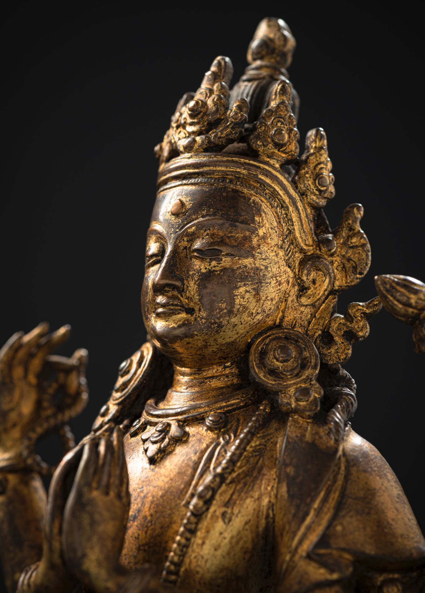 ﻿A GILT-BRONZE FIGURE OF SADAKSHARILOKESHVARA - Image 4 of 7