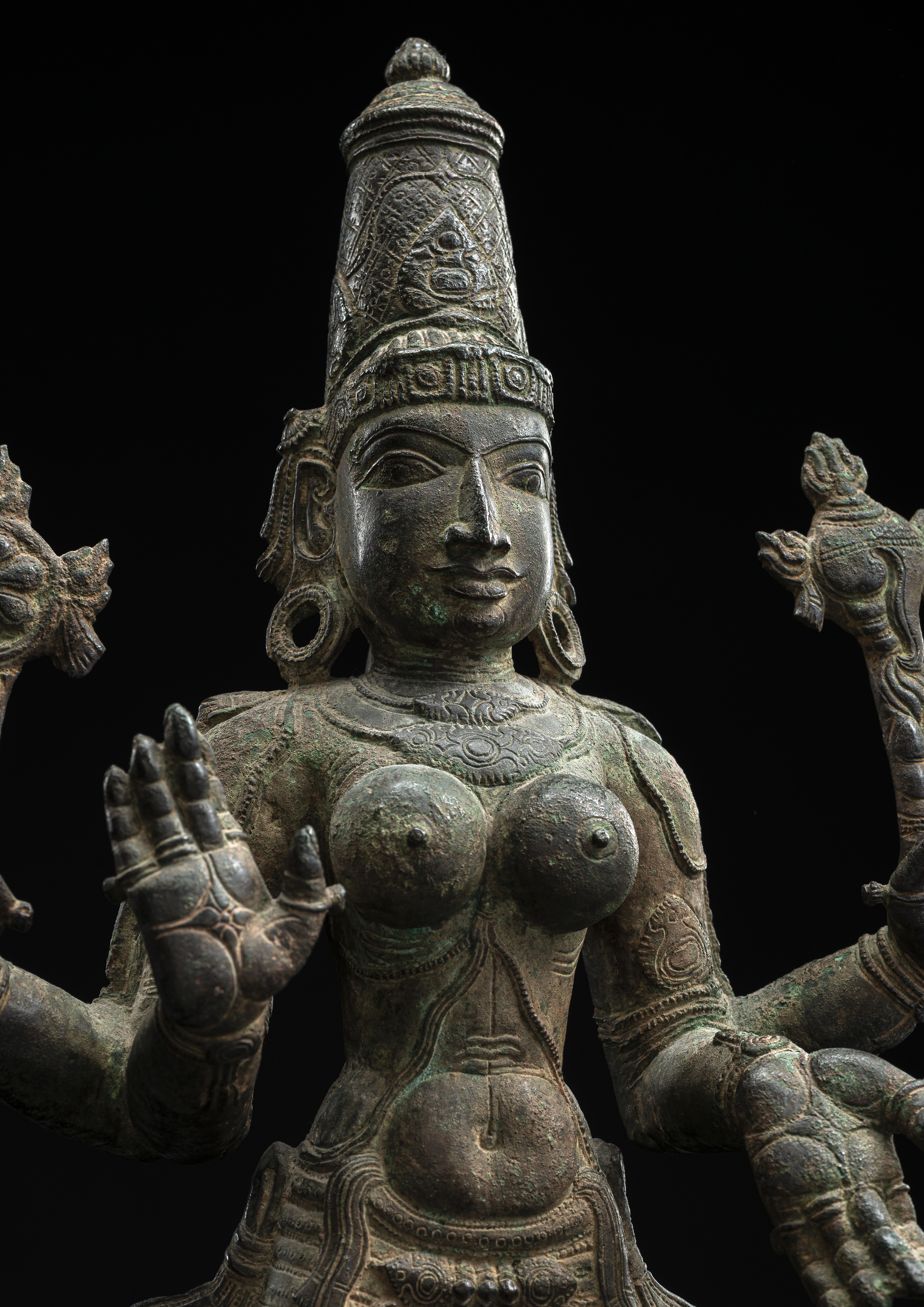 A FINE BRONZE FIGURE OF VAISHNAVI - Image 5 of 8