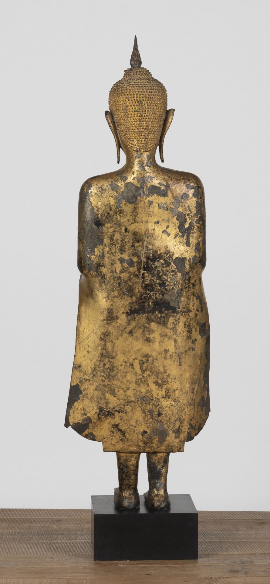 A GILT- AND BLACK-LACQUERED BRONZE FIGURE OF BUDDHA SHAKYAMUNI - Image 5 of 7