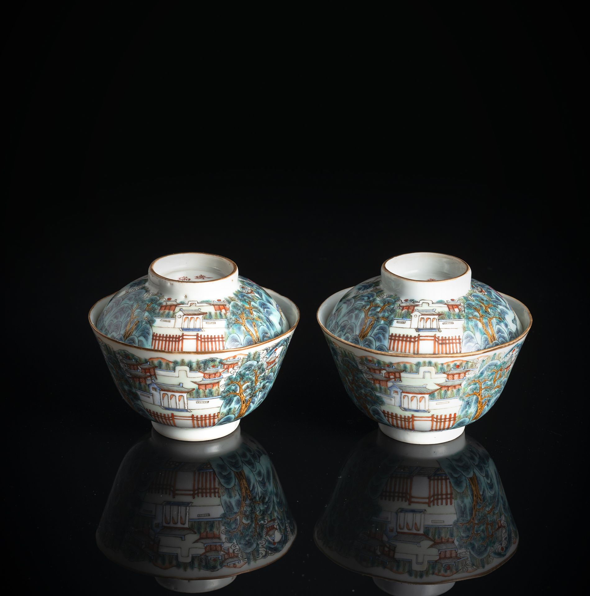 A PAIR OF FINELY POLYCHROME PAINTED PORCELAIN BOWLS AND COVERS DEPICTING THE FAMOUS 'WHITE DEER GRO