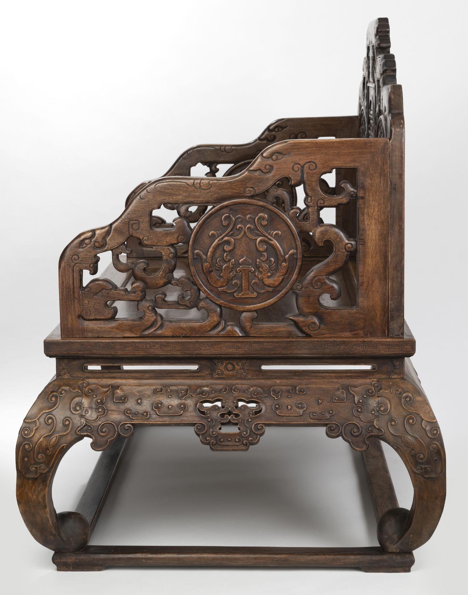 A FINELY CARVED HARDWOOD THRONE - Image 4 of 11