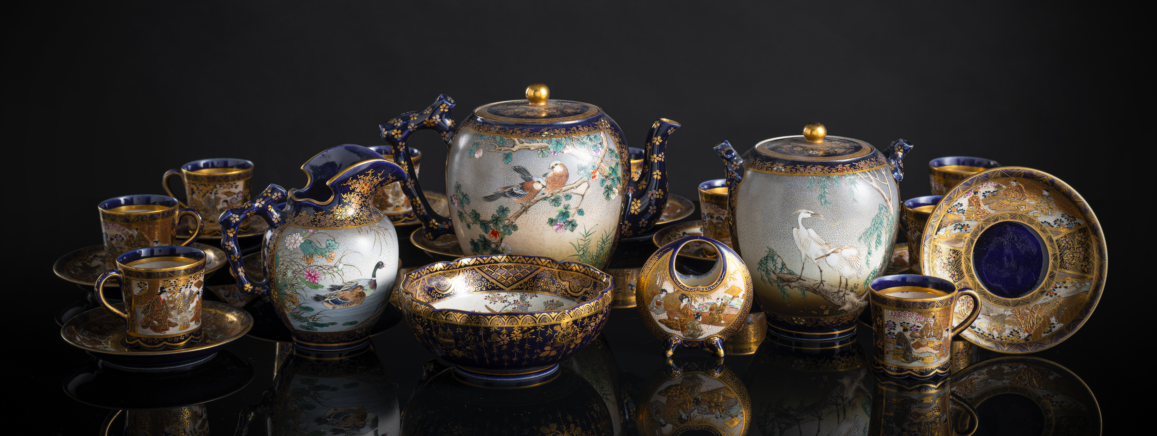 SATSUMA TEA SERVICE FOR 12 PERSONS