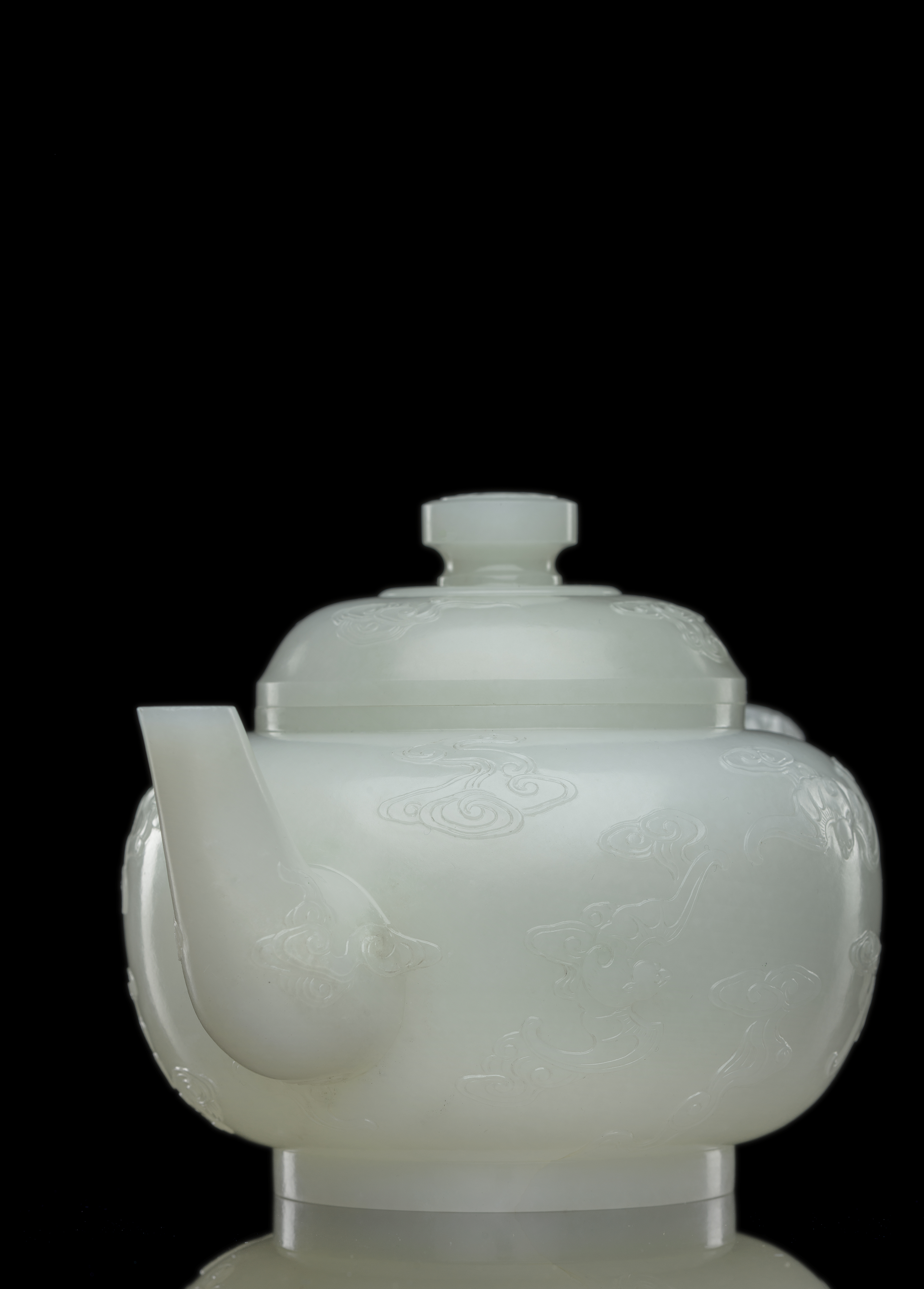 AN EXCEPTIONAL AND LARGE NEAR WHITE JADE TEAPOT AND COVER - Image 7 of 7