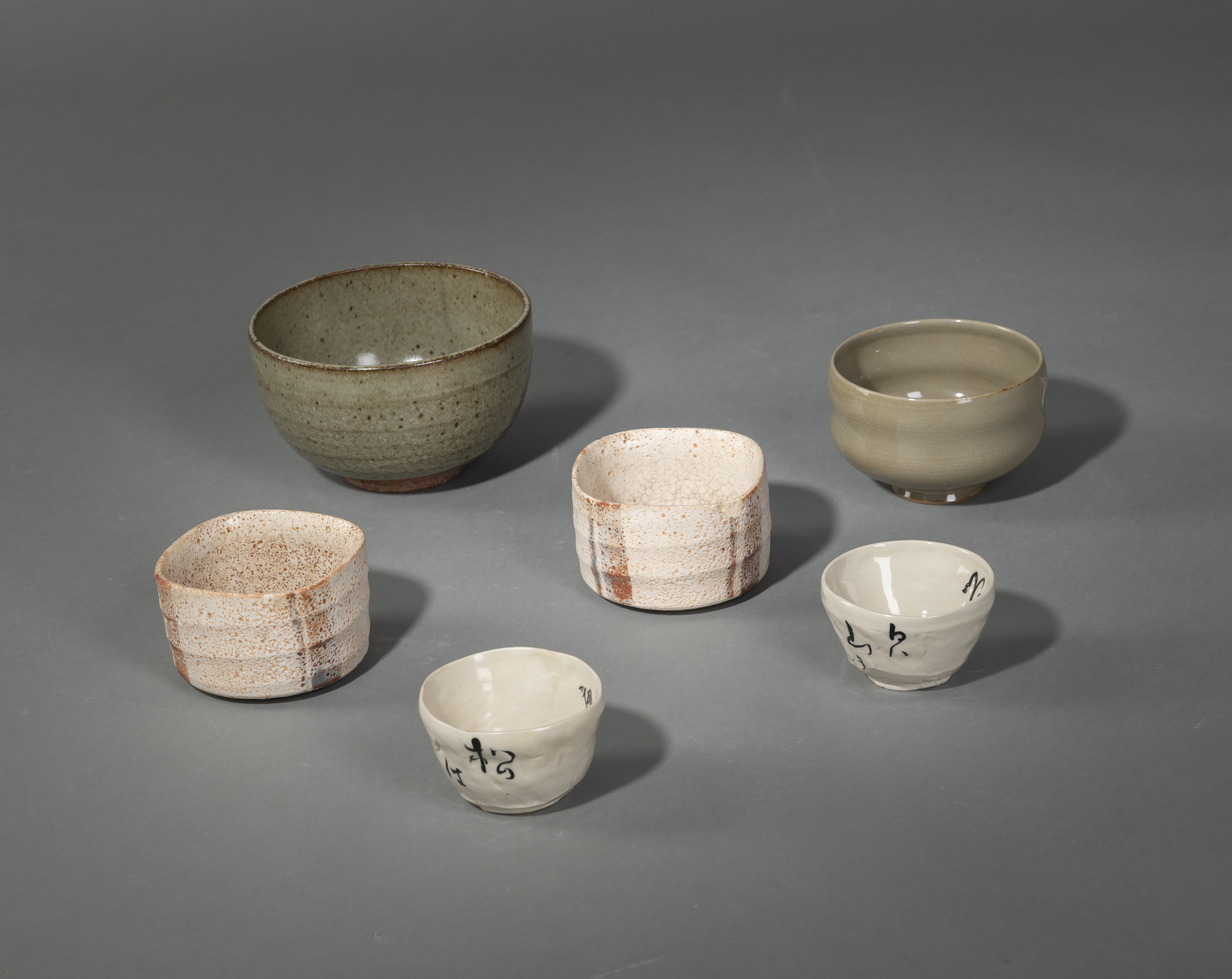 SIX STUDIO CERAMIC BOWLS - Image 3 of 5