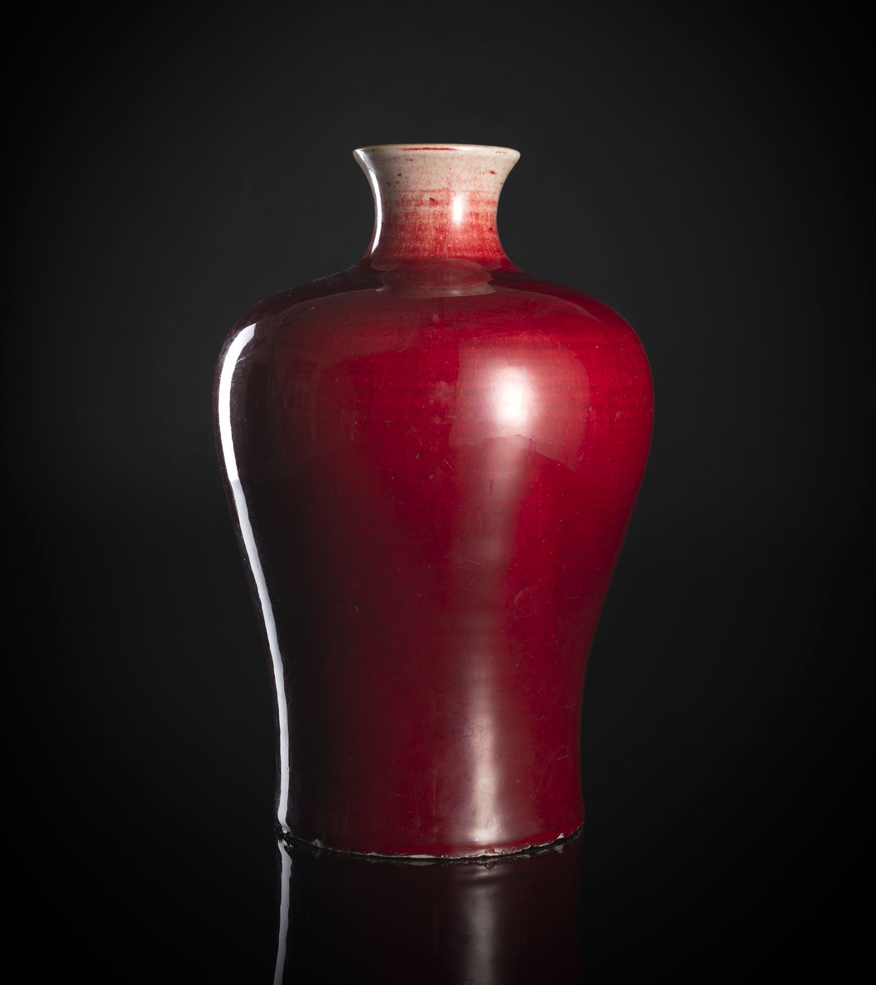 Vase mit Ochsenblutglasur in 'Meiping'-Form