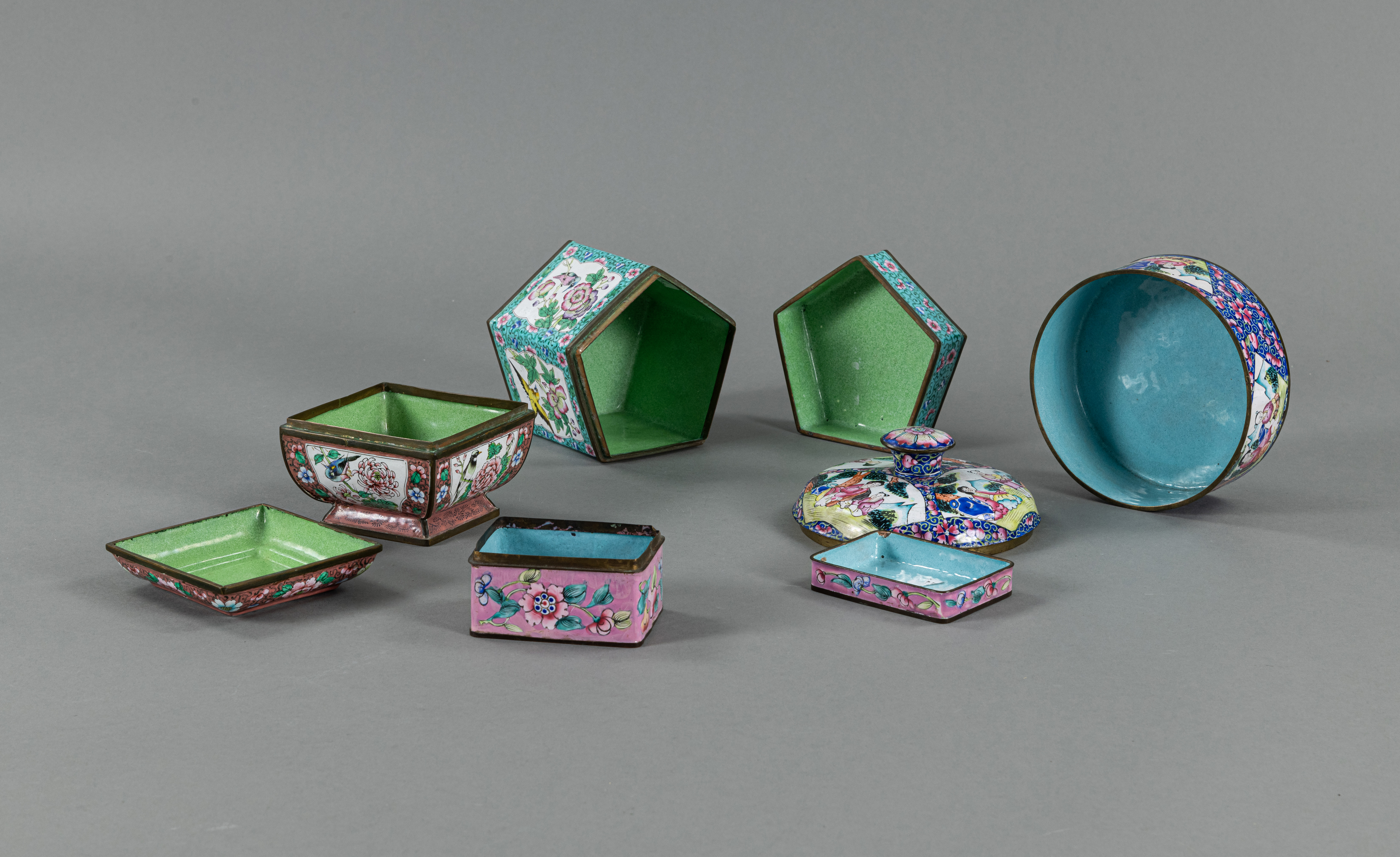 FOUR CANTON-ENAMEL BOXES AND WITH COVERS - Image 3 of 3