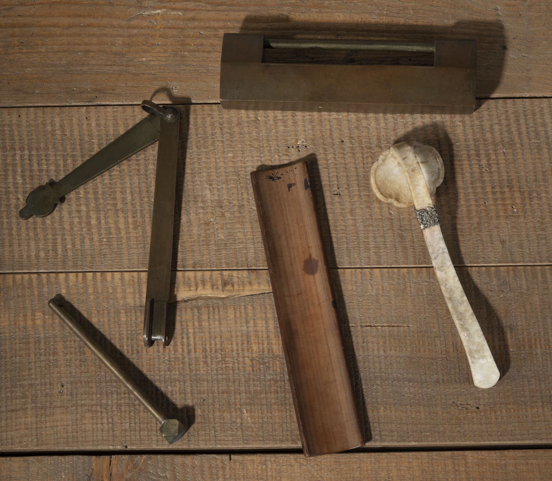 A SILVER-MOUNTED JADE SCEPTRE, AN INSCRIBED BAMBOO ARMREST, AND A LOCK - Image 2 of 3