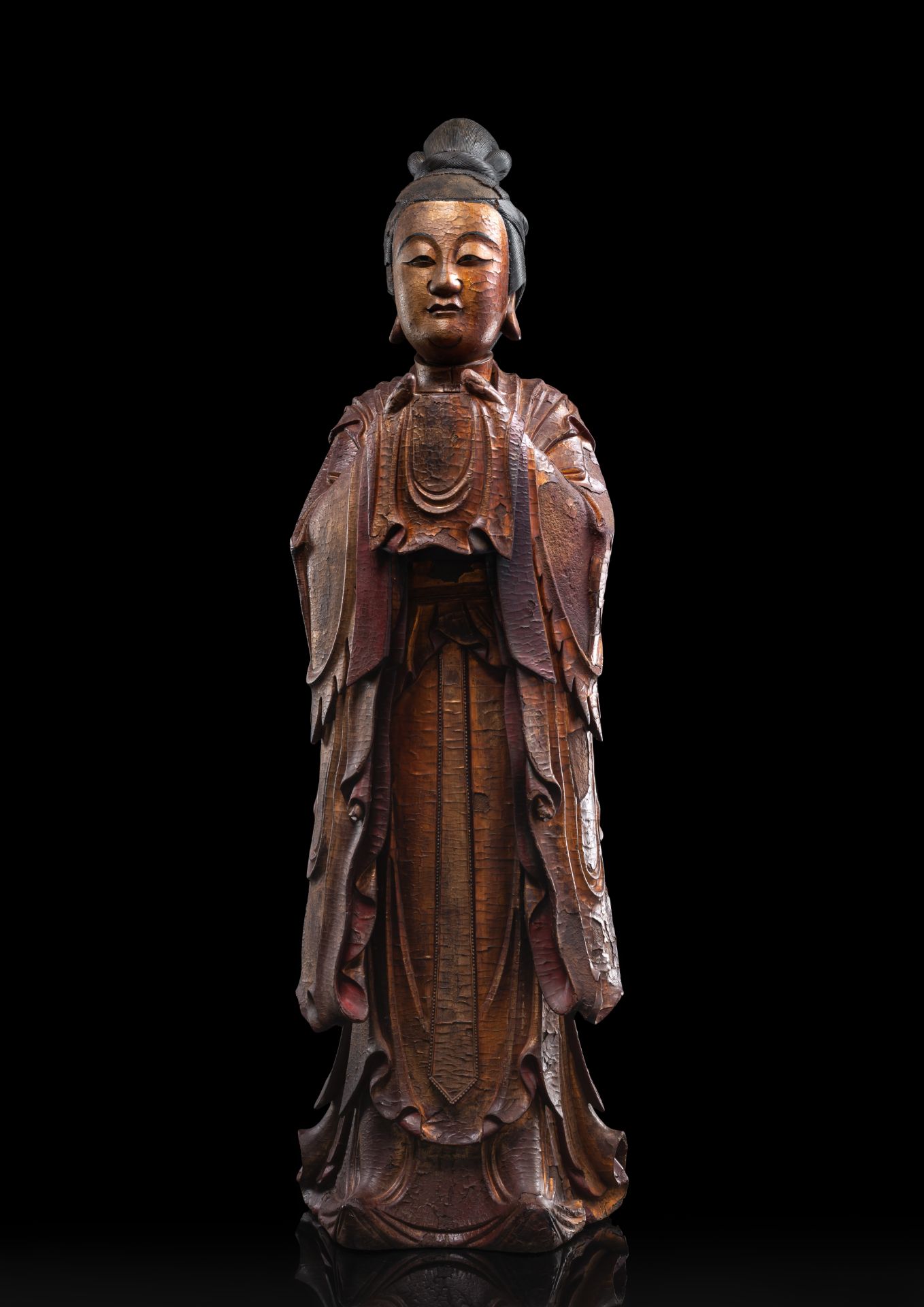 A FINE AND LARGE GILT-, RED- AND BLACK-LACQUERED WOOD FIGURE OF GUANYIN