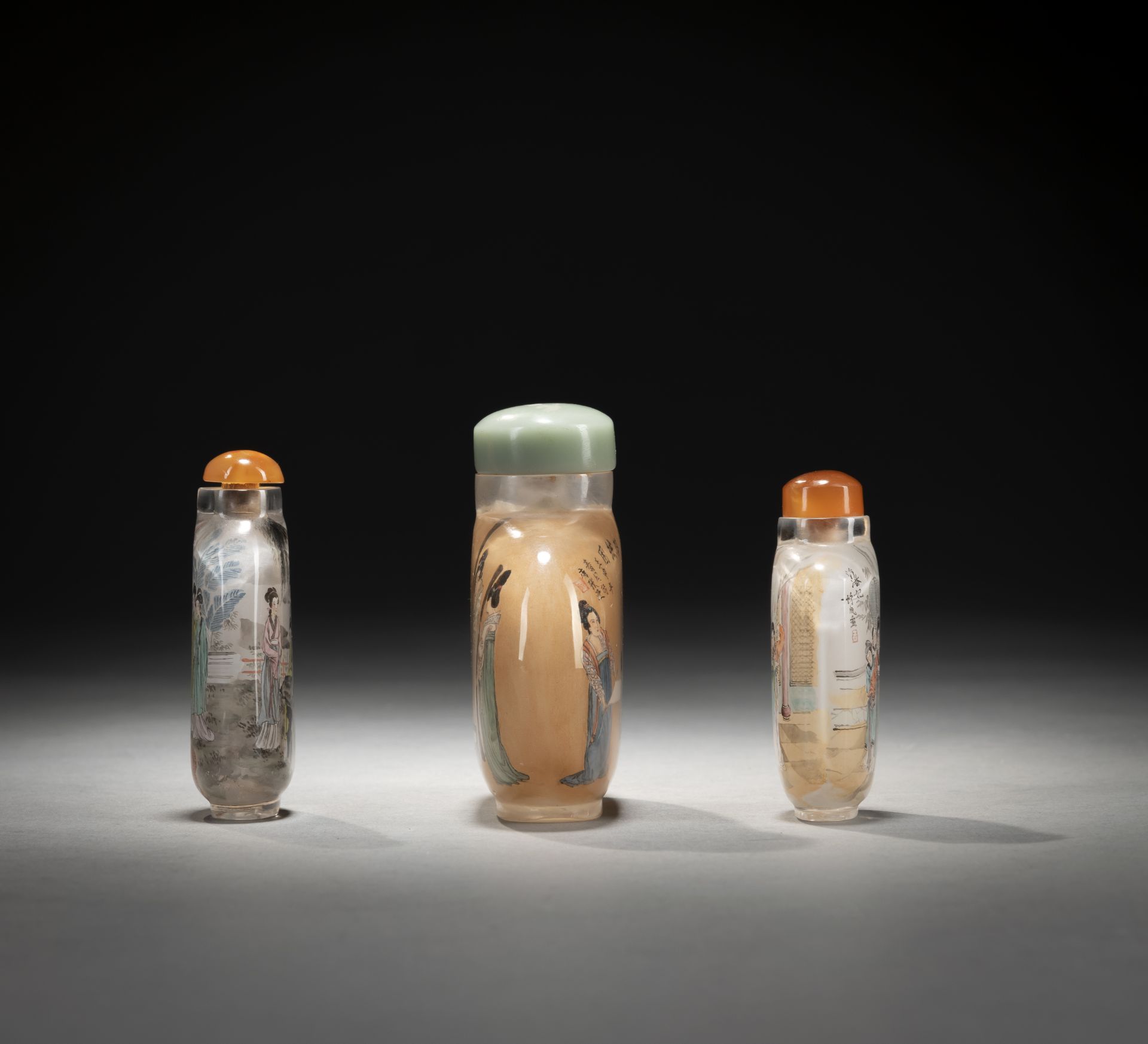 THREE GLASS SNUFF BOTTLES WITH INSIDE PAINTING DEPICTING COURT LADIES - Image 2 of 5