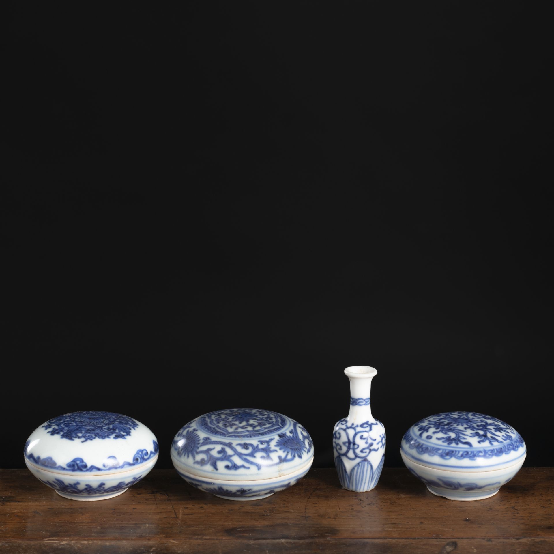 THREE BLUE AND WHITE SEAL PASTE BOXES AND COVERS AND A MINIATURE VASE