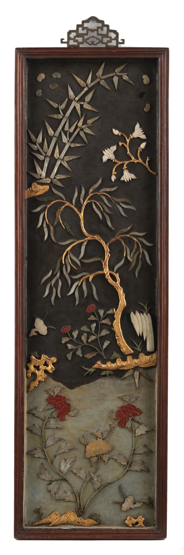 A PARCEL-GILT JADE-INLAID FLORAL WOOD PLATE