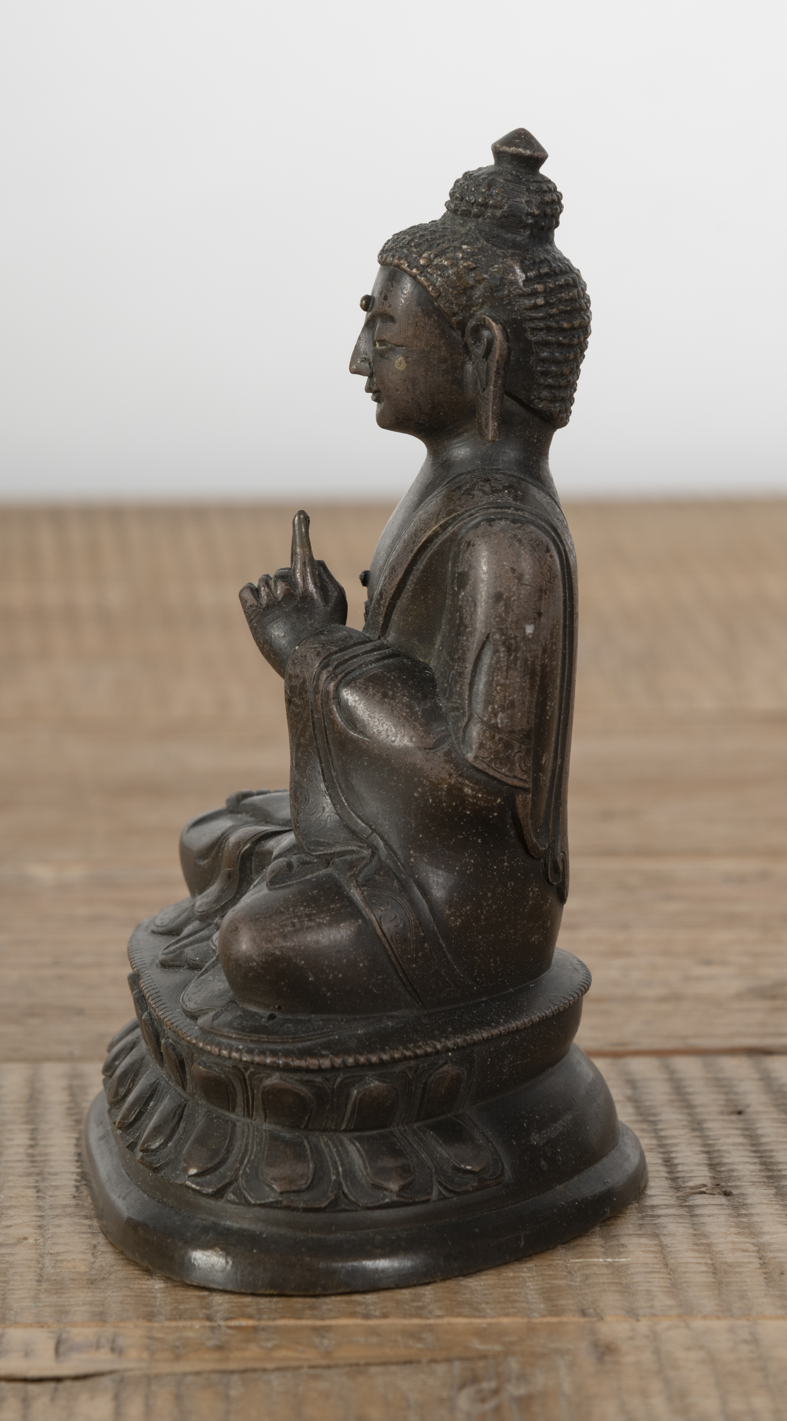 A BRONZE FIGURE OF BUDDHA ON A LOTUS BASE - Image 2 of 5