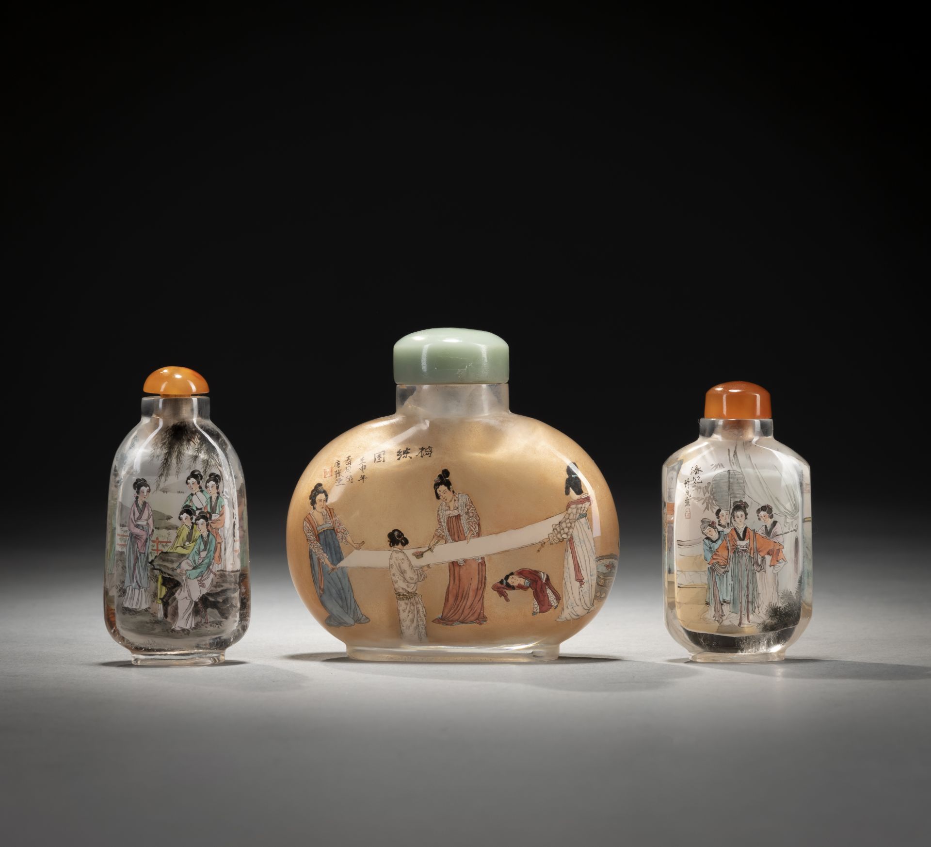 THREE GLASS SNUFF BOTTLES WITH INSIDE PAINTING DEPICTING COURT LADIES - Image 3 of 5
