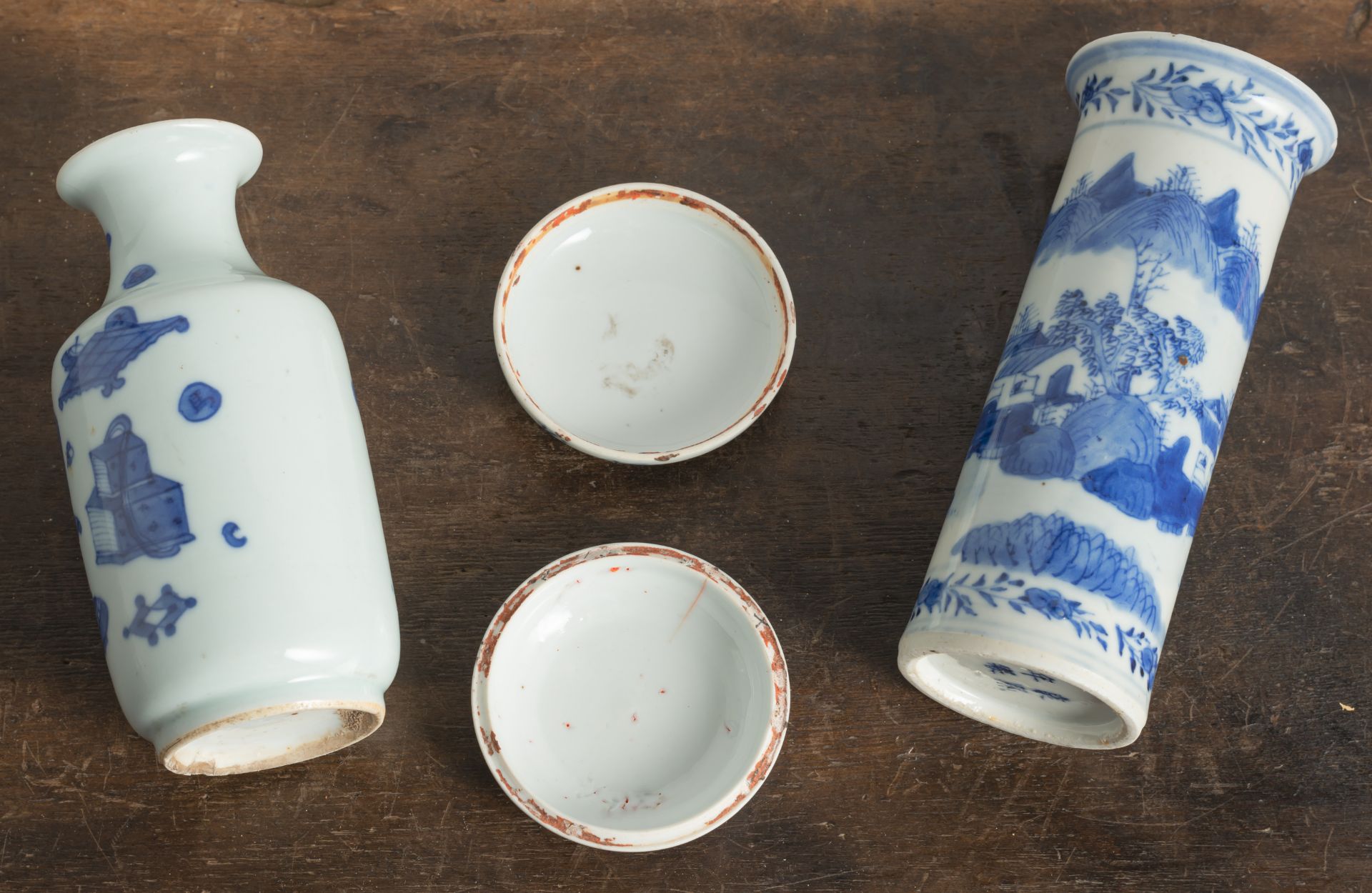 TWO SMALL BLUE AND WHITE PORCELAIN VASES AND A SEAL PASTE BOX AND COVER - Image 4 of 4