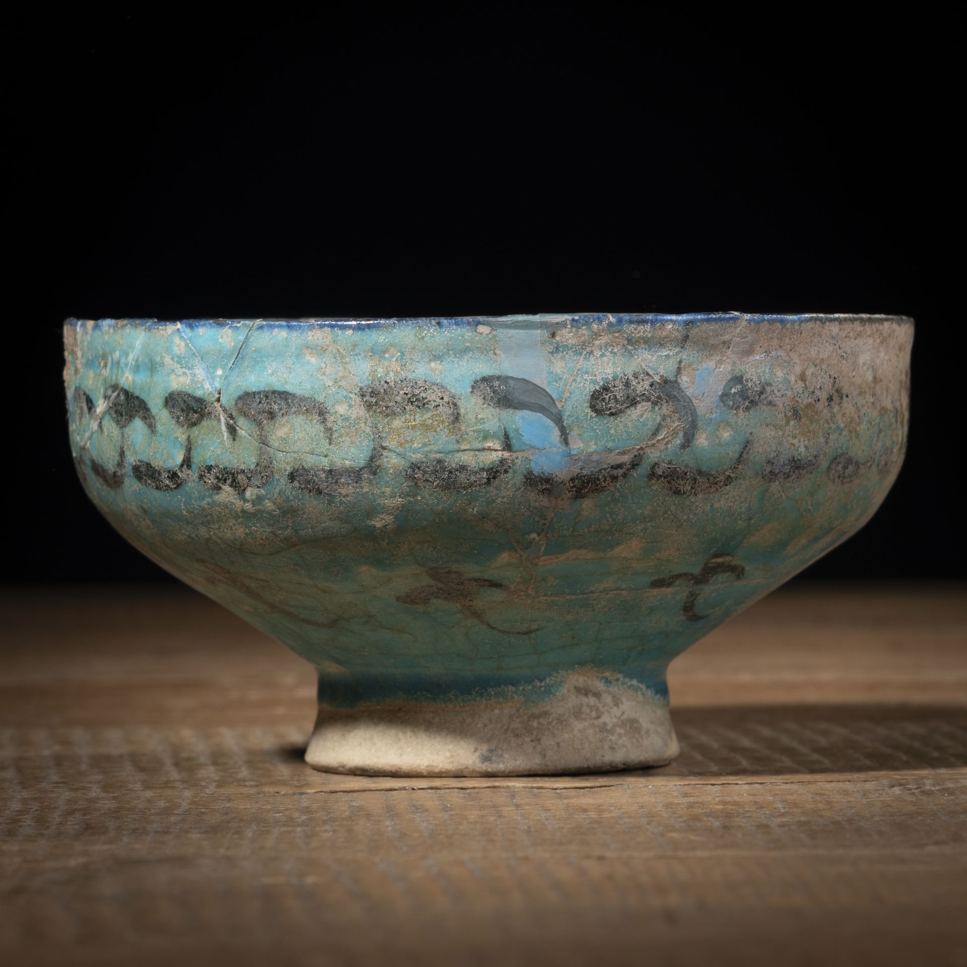A PETROL-GLAZED CERAMIC BOWL WITH ABSTRACT DECORATION AND INSCRIPTION