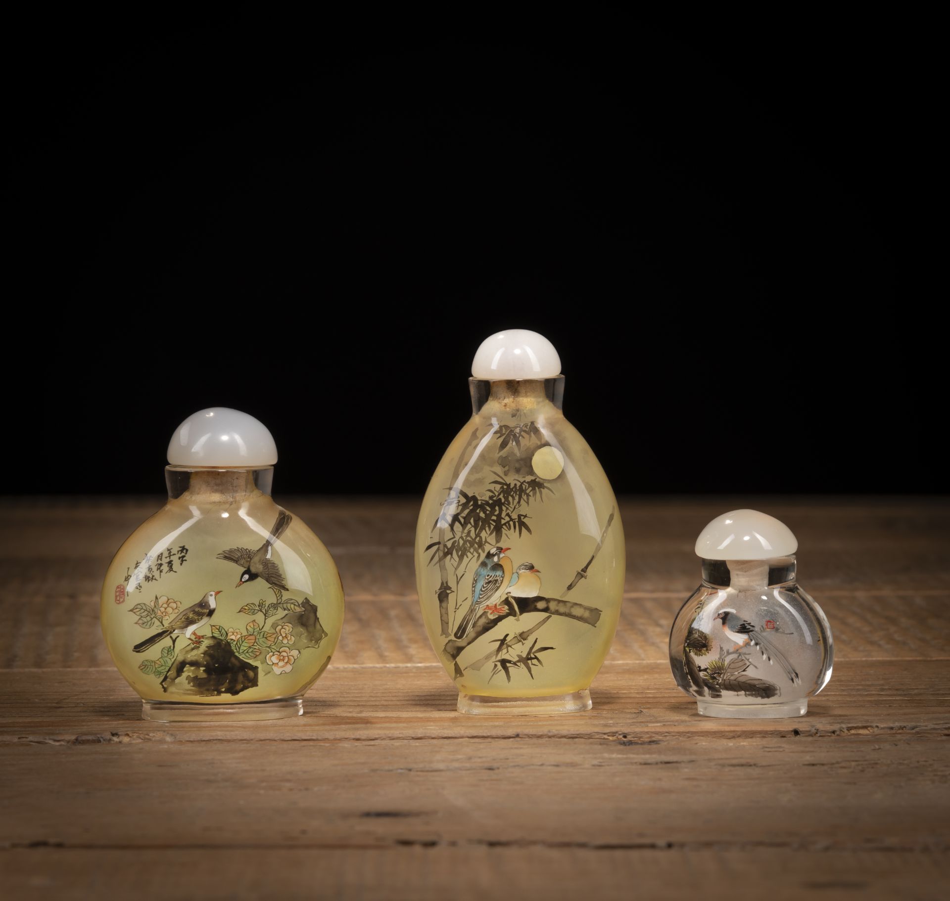 THREE INSIDE-PAINTED GLASS SNUFF BOTTLES DEPITING BIRDS