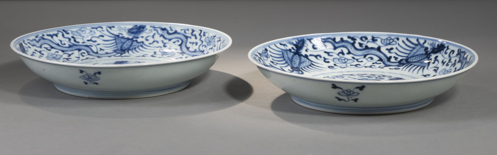 A PAIR OF BLUE AND WHITE PORCELAIN PHOENIX DISHES - Image 2 of 3