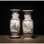 Paar 'Kutani'-Porzellanvasen mit Figuren- und Floraldekor