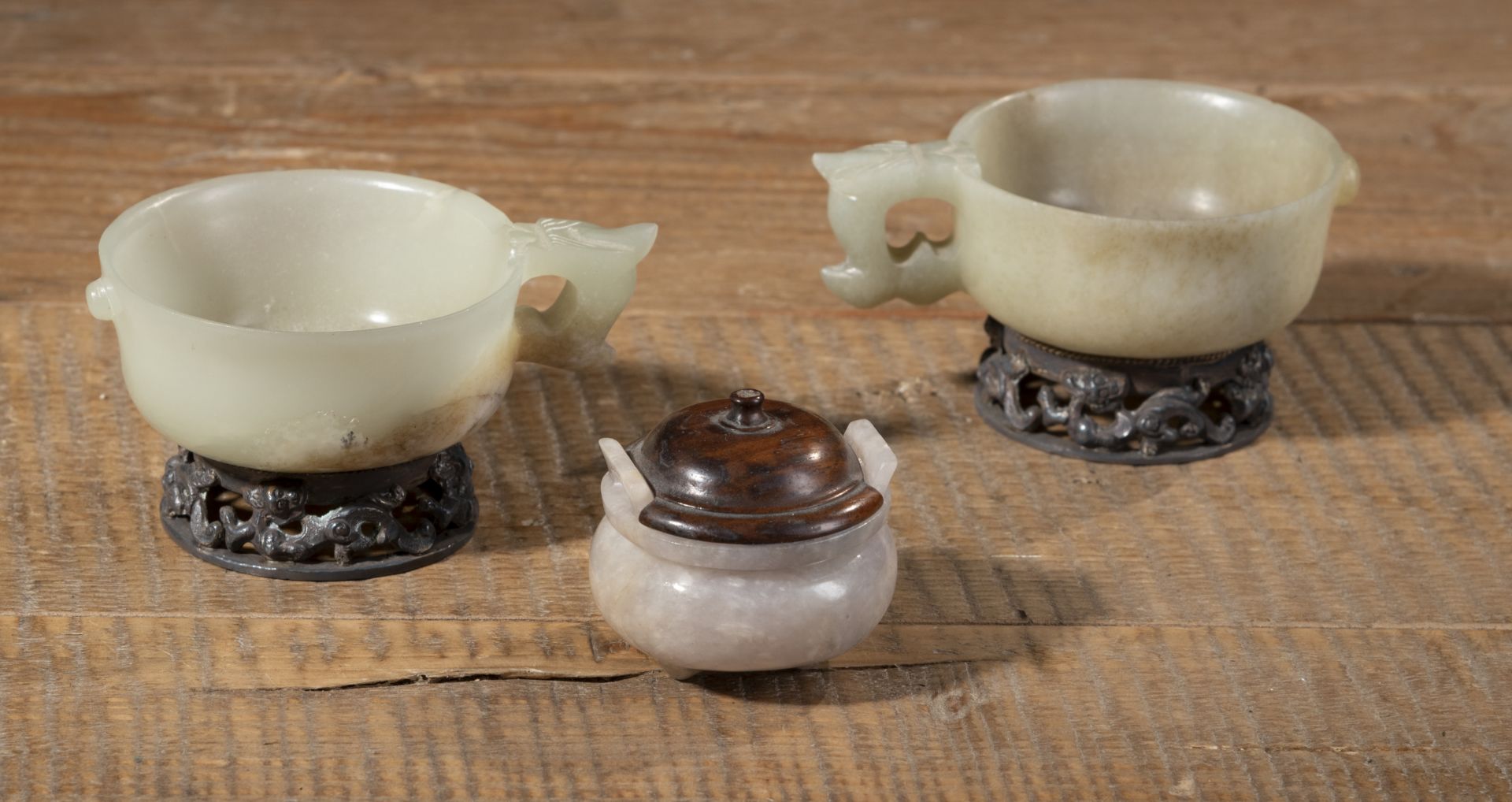 TWO METAL-MOUNTED JADE CUPS AND A SMALL TRIPOD JADE CENSER - Image 3 of 5