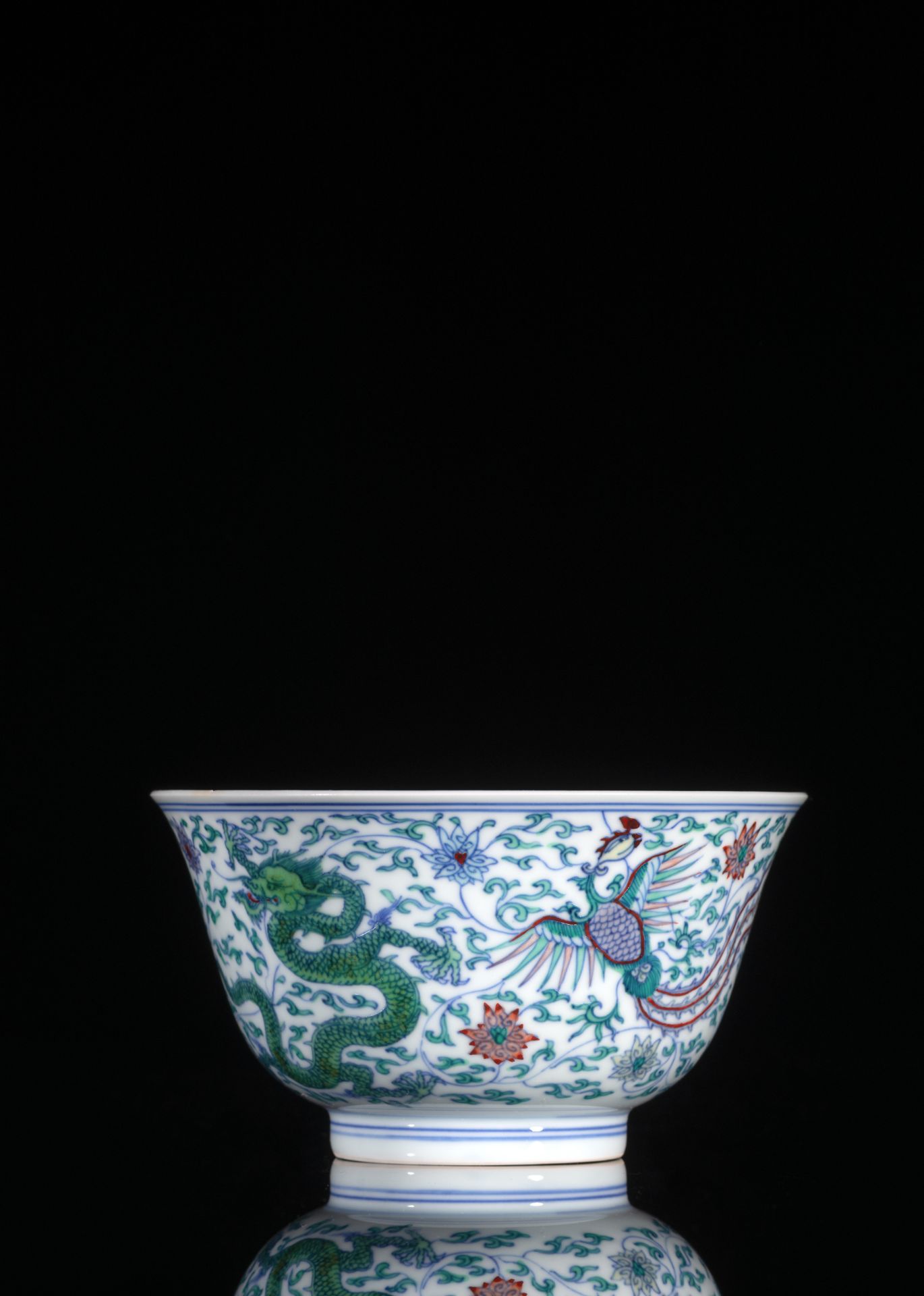 A FINE AND VERY RARE IMPERIAL DOUCAI DRAGON AND PHOENIX BOWL