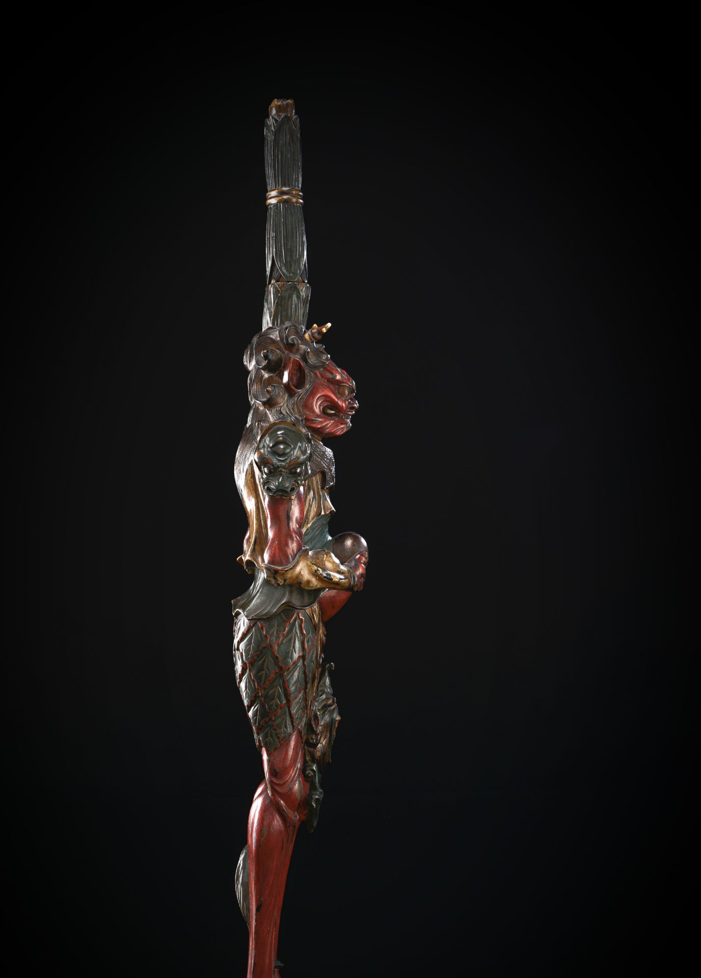 A RARE LACQUERED AND PAINTED SOWRD STAND IN FORM OF A STANDING ATTENDANT OF RYUJIN WITH BLADE - Image 3 of 3