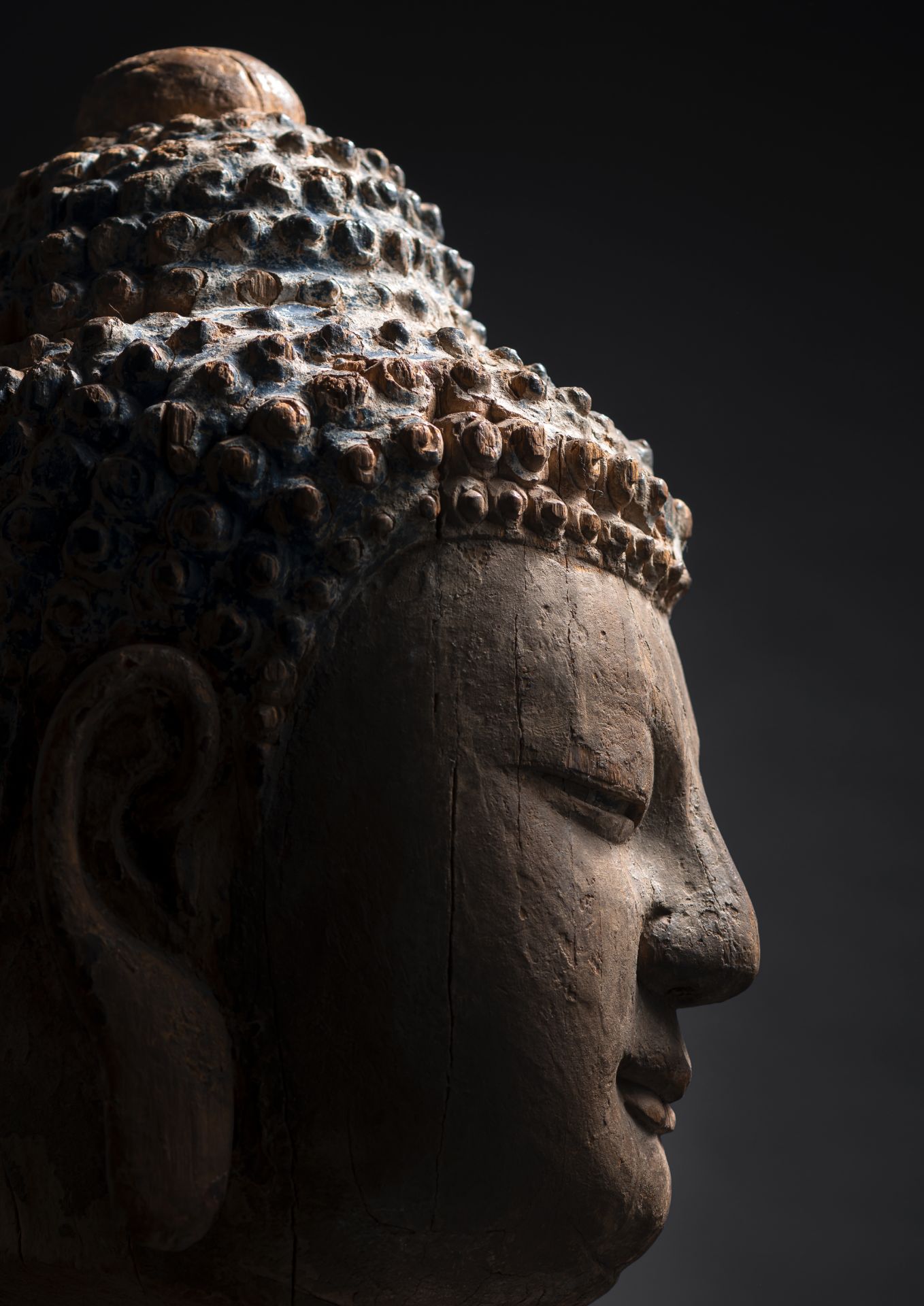 A FINE WOOD HEAD OF BUDDHA SHAKYAMUNI - Image 3 of 4