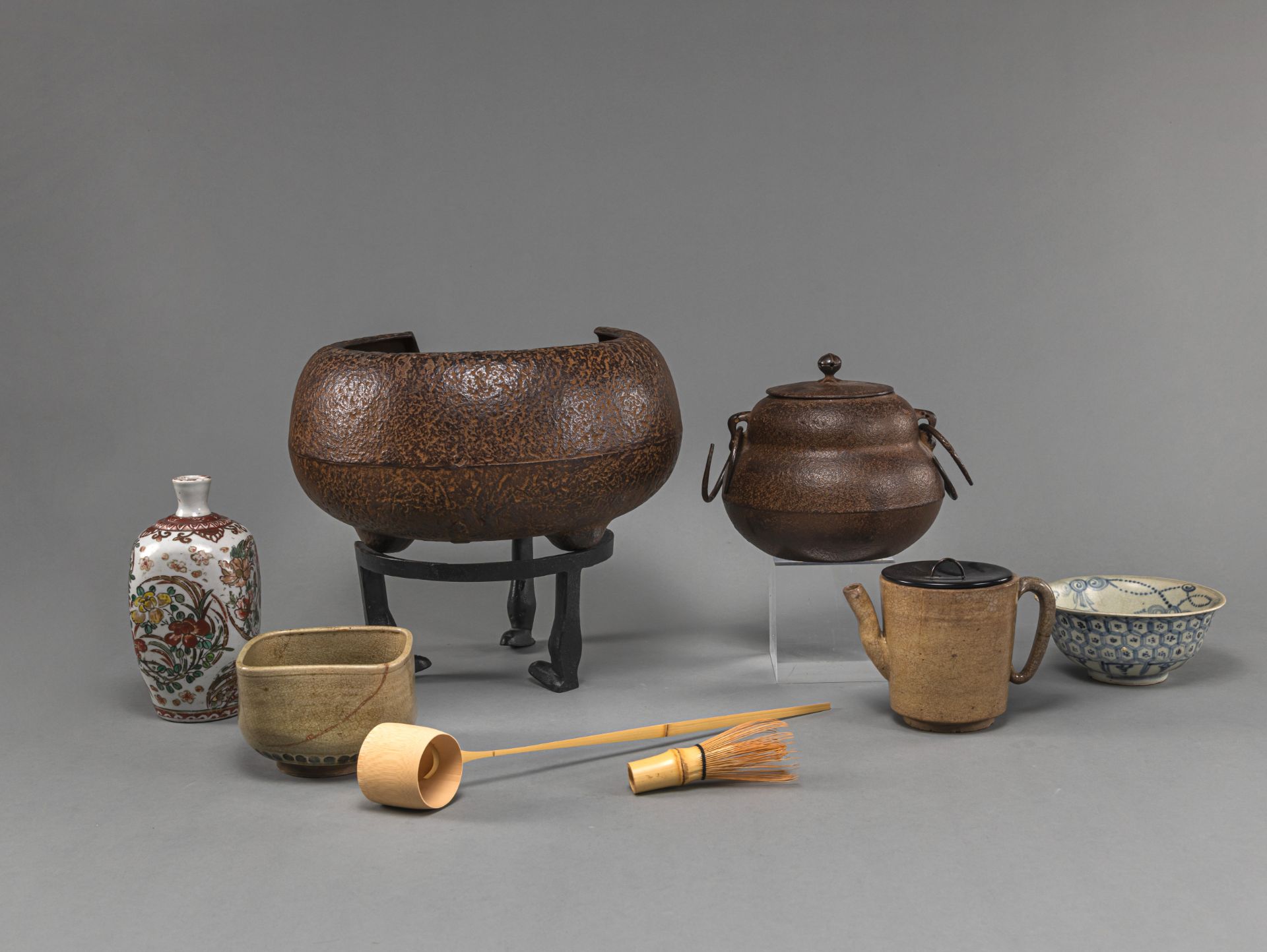 A GROUP OF TEA CEREMONY UTENESILS WITH IRON HIBACHI AND CHAGAMA, CHAWAN AND BOWL, BAMBOO SPOON AND  - Image 2 of 4