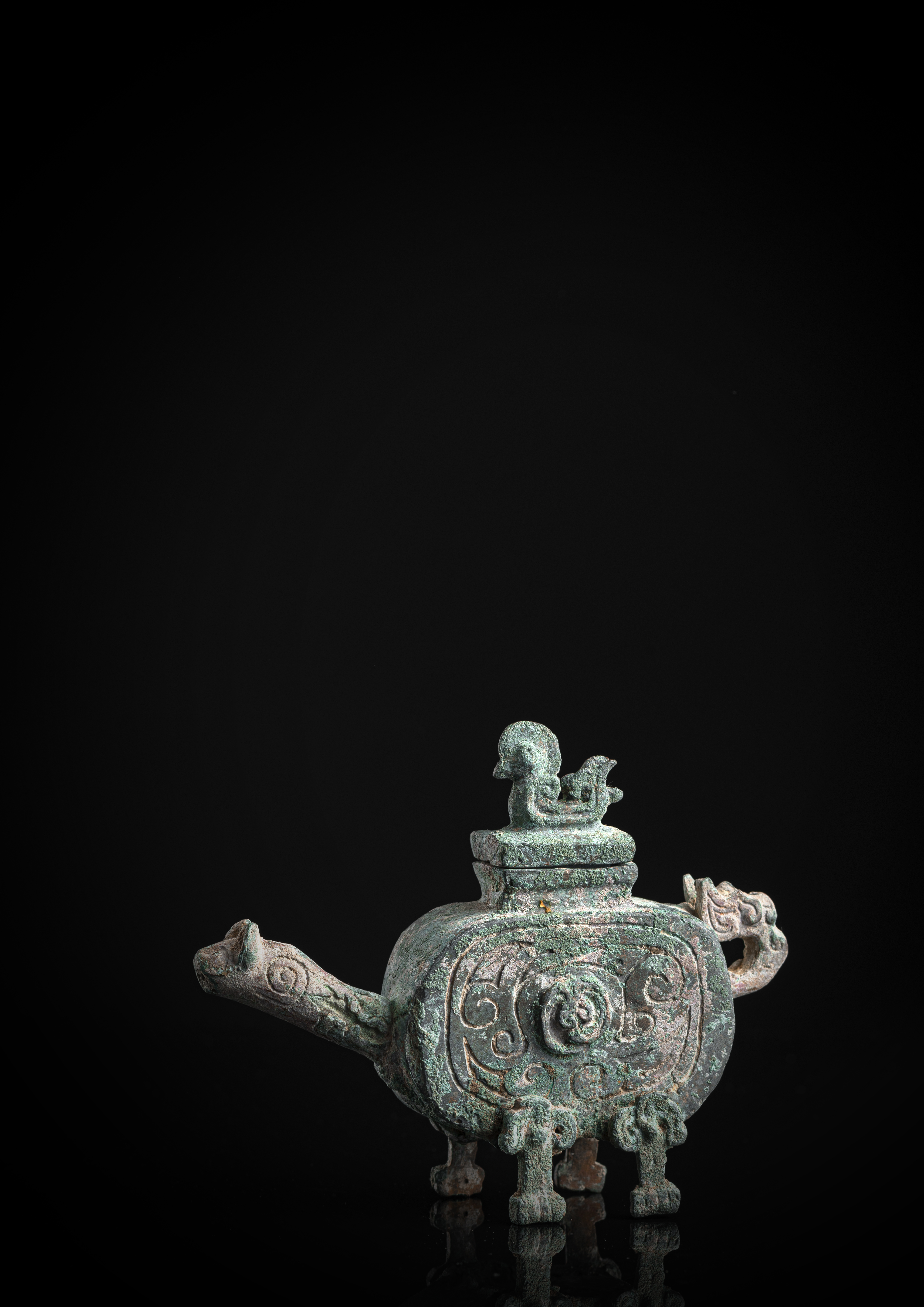 A SMALL ARCHAIC BRONZE EWER 'HE'