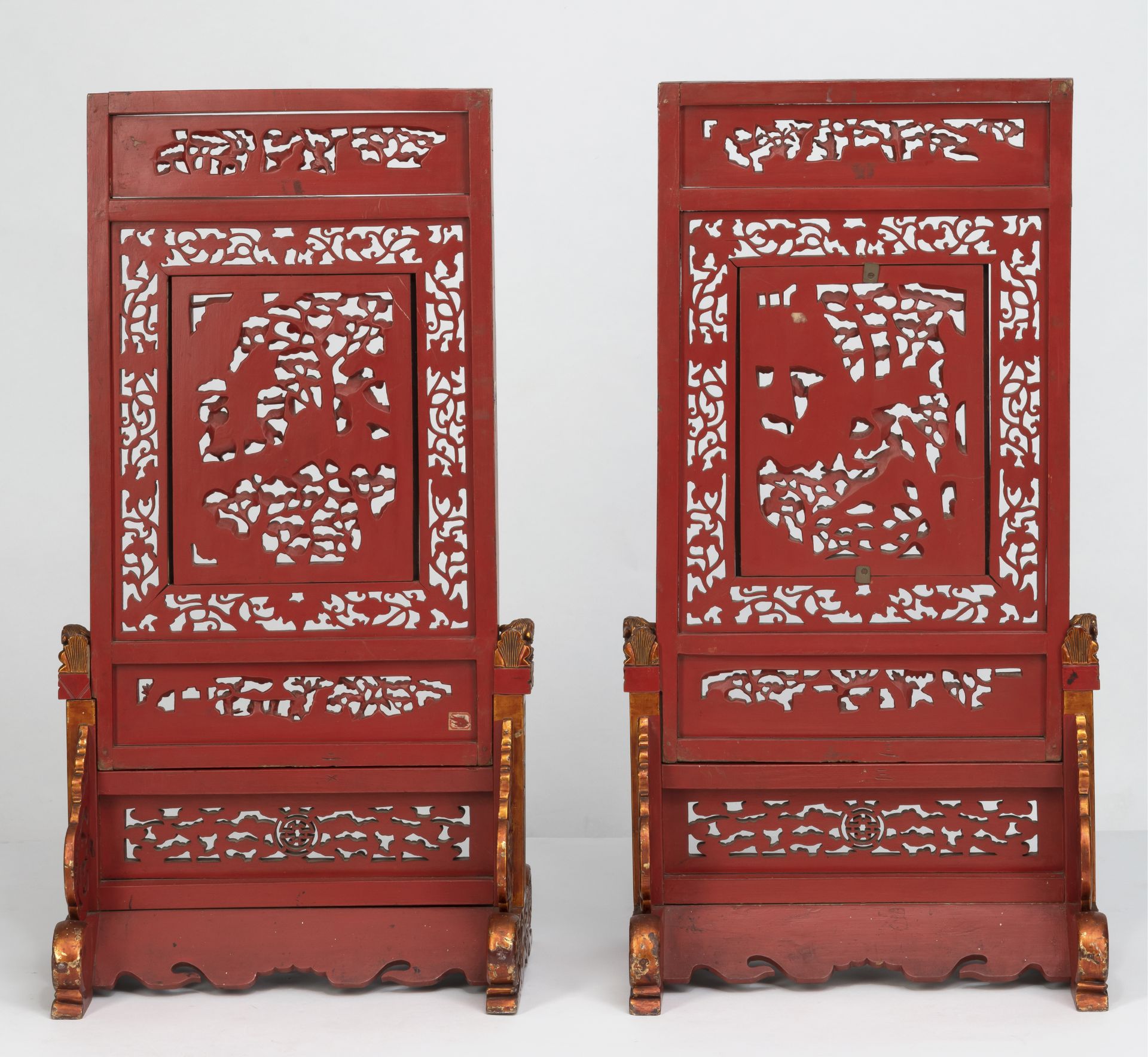 TWO LARGE WOOD TABLE SCREENS, PARTLY CARVED IN OPENWORK WITH WARRIORS IN A MOUNTAIN LANDSCAPE AND V - Image 4 of 4