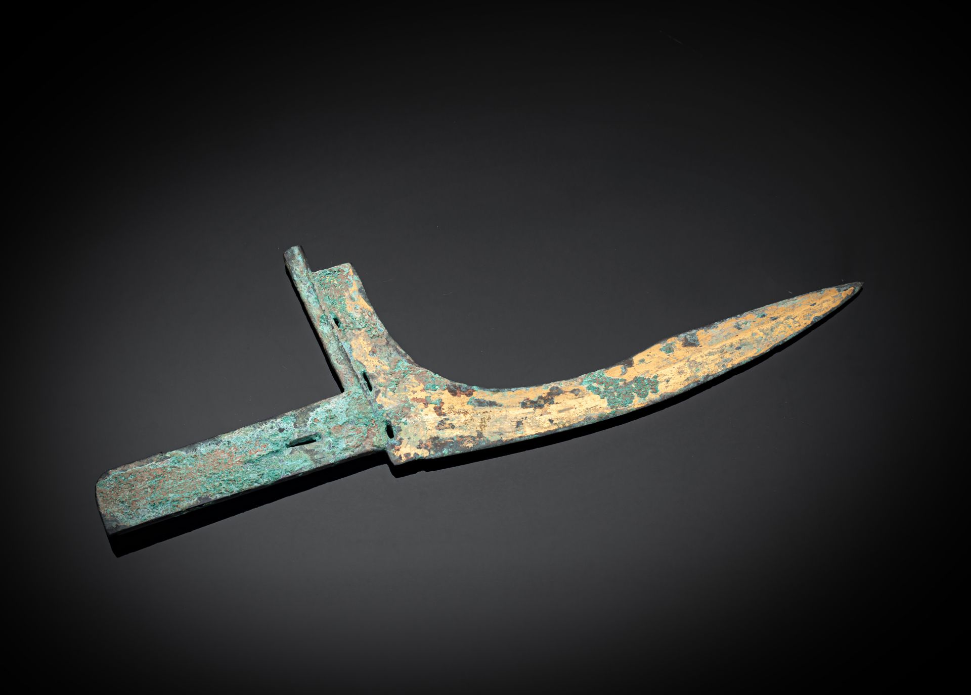 A BRONZE RITUAL HALBERG BLADE 'GE' - Image 2 of 2