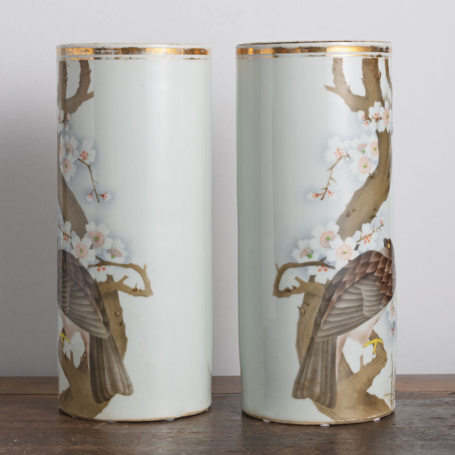 A PAIR OF CYLINDRICAL POLYCHROME BIRD OF PREY ON BRANCHES PORCELAIN VASES - Image 4 of 6
